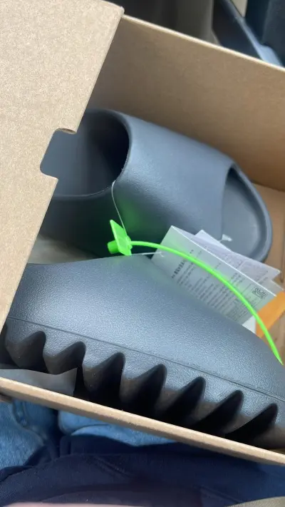  GET  Yeezy Slide Onyx，GQ6448 review Bryan Sanchez