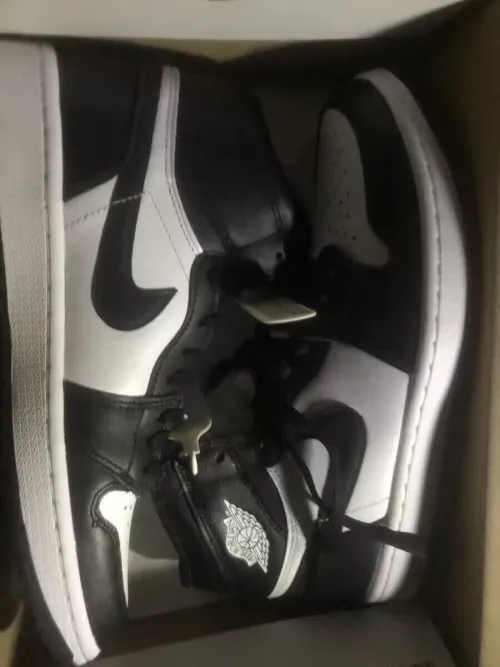  GET Jordan 1 Retro Black White ,555088-010 review 