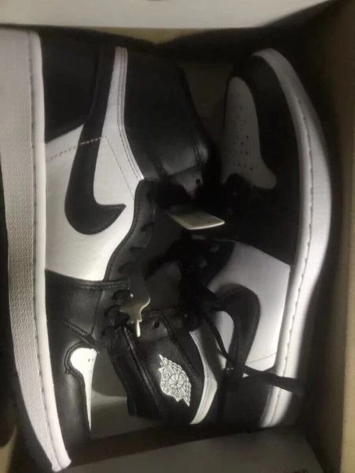  GET Jordan 1 Retro Black White ,555088-010 review 