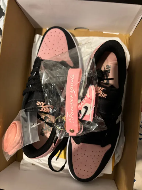  GET Jordan 1 Low OG Bleached Coral, CZ0790-061  review 