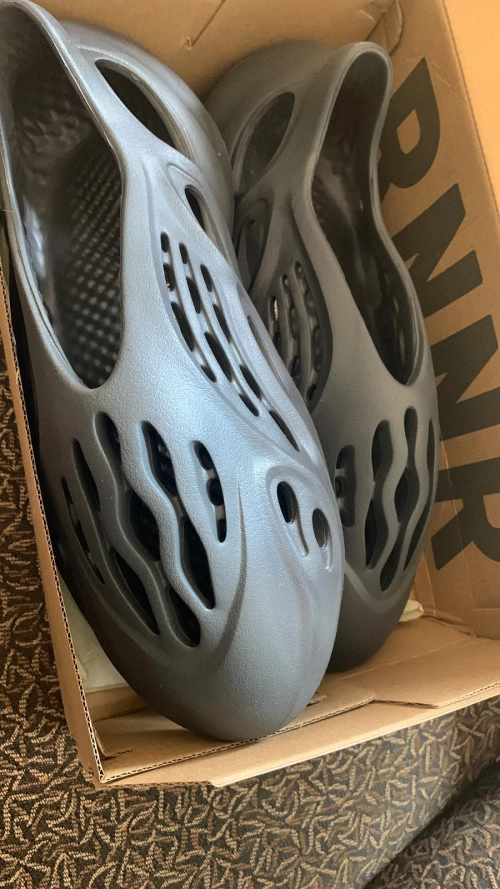  【Buy 1 Pair Perfectkicks Get 2nd For $9.9】Yeezy Foam Runner Onyx, HP8739 review 