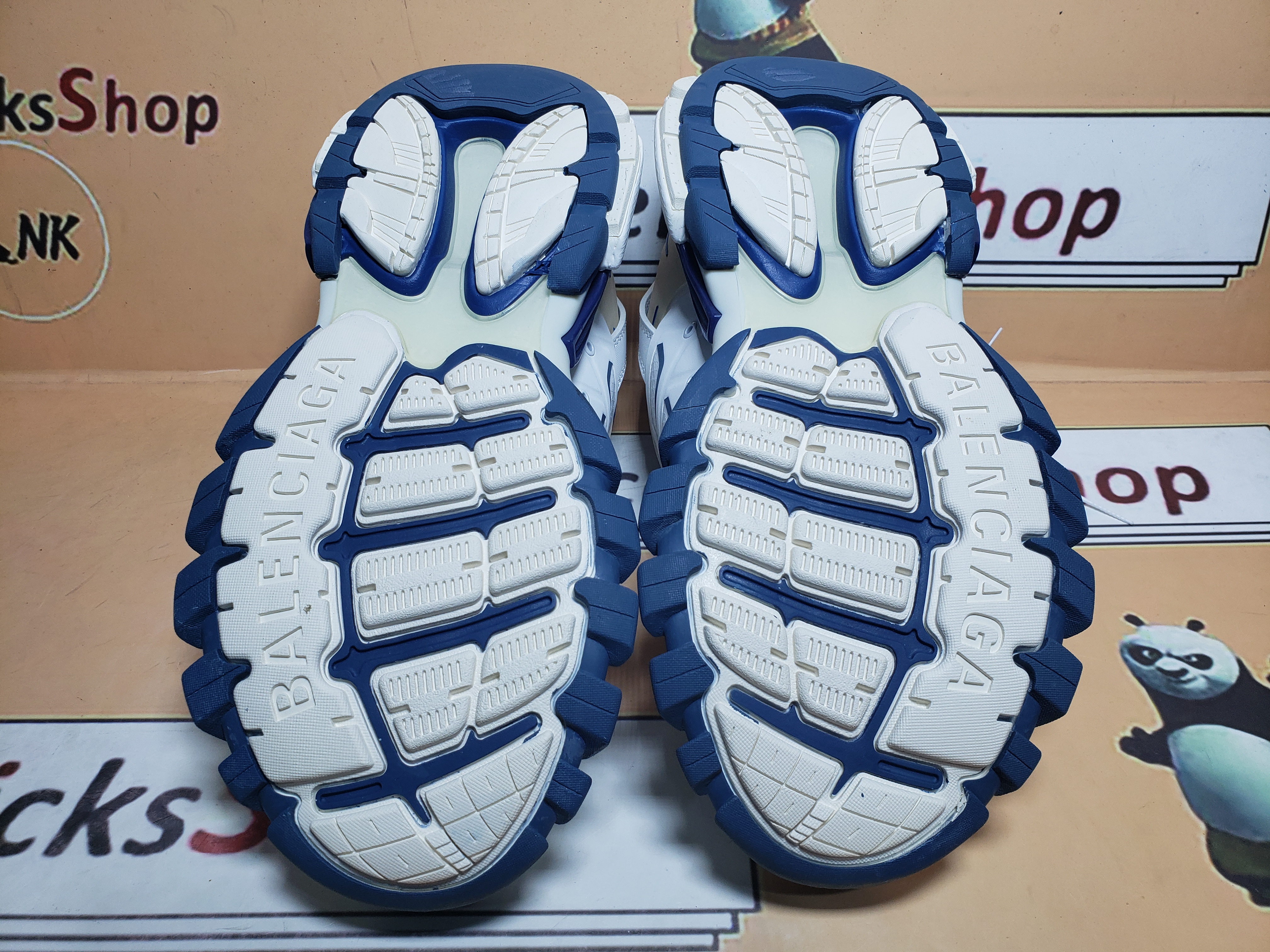  Balenciaga 3rd Track Sneaker White Blue review dgdggds 04