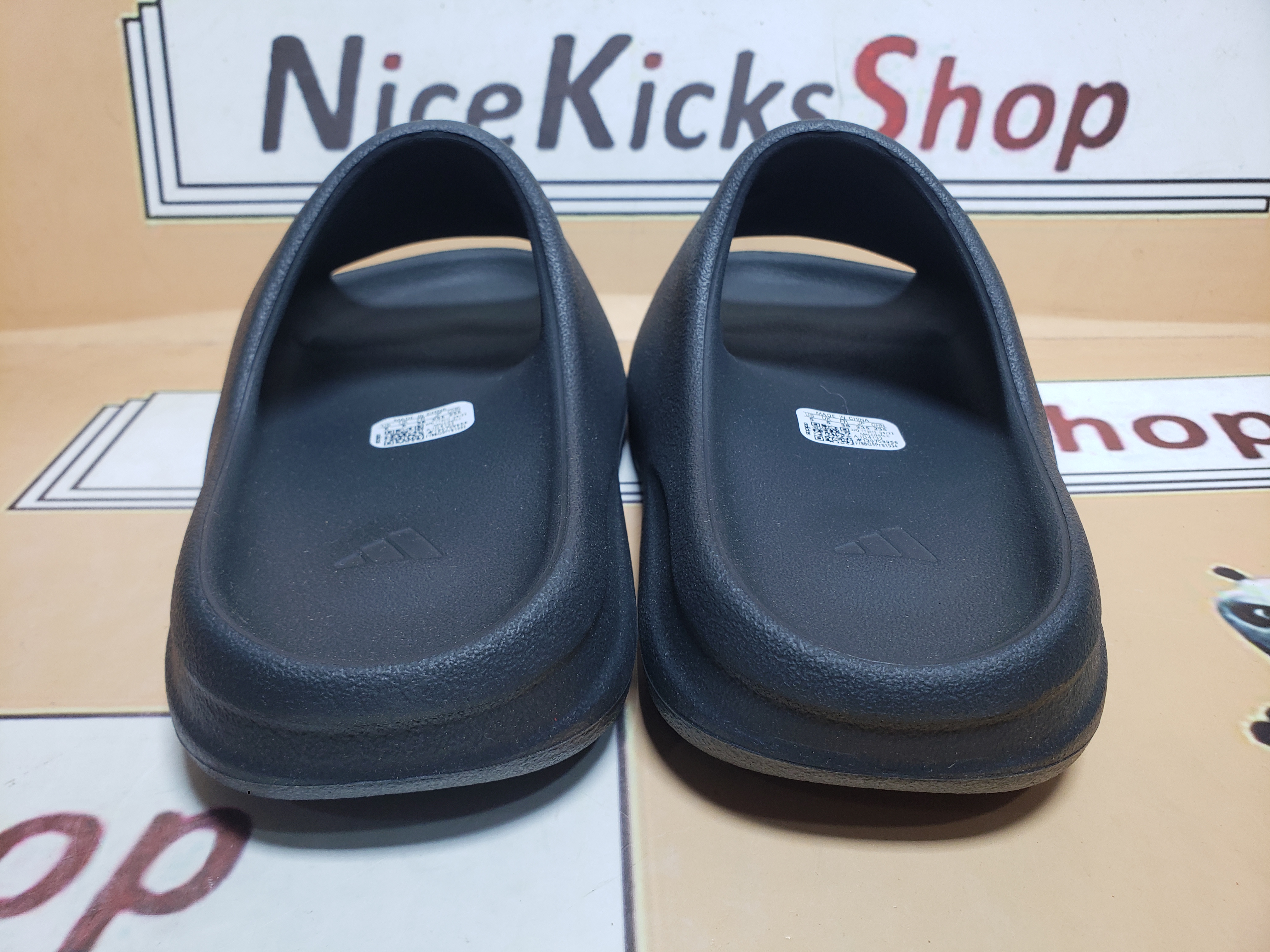  GET  Yeezy Slide Onyx，HQ6448  review cdafs 01