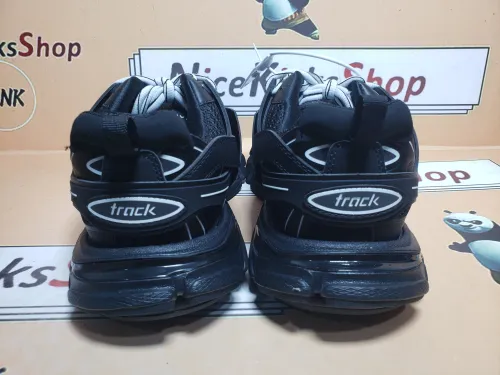 【Limited】Perfectkicks Balenciaga 3rd Track Sneaker Black and White review 
