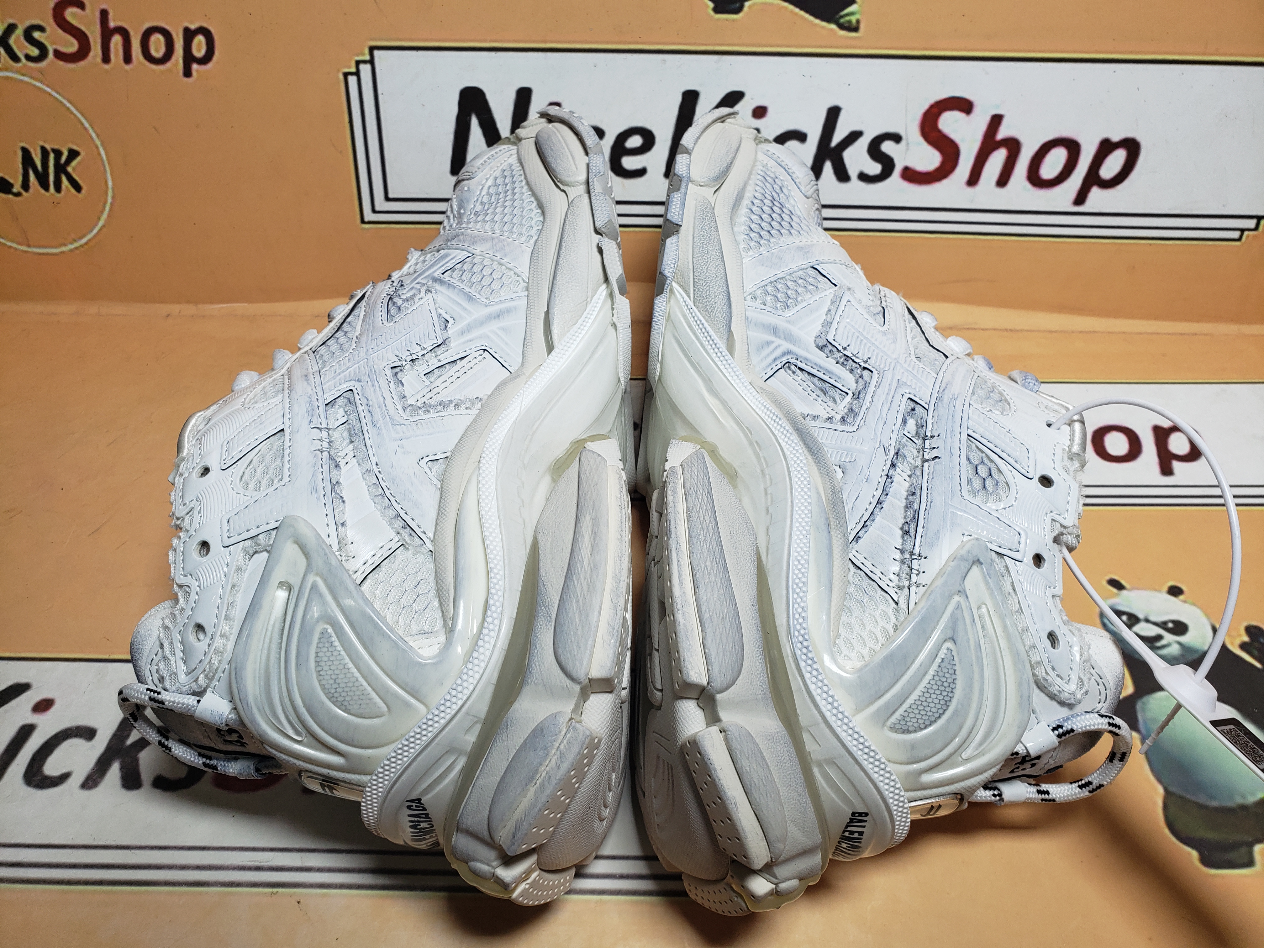  Perfectkicks Balenciaga Runner White 656065W3RA19000 review csdvge 02