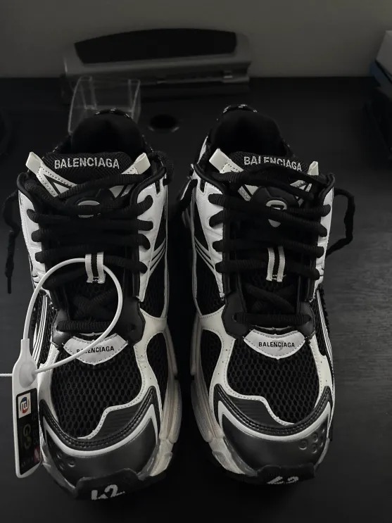 Perfectkicks Balenciaga Runner Sneaker 'White Black' 772774 W3RMU 9010 review Tshncf 00