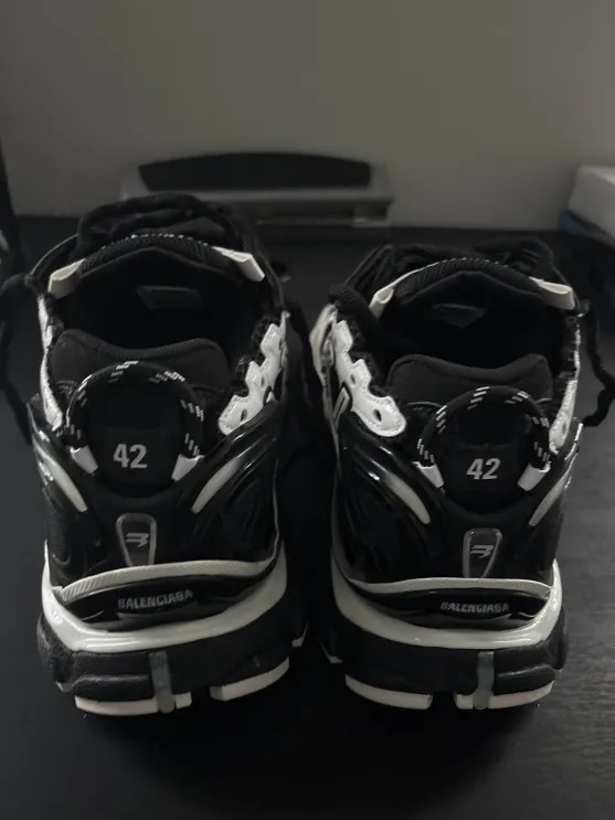 Perfectkicks Balenciaga Runner Sneaker 'White Black' 772774 W3RMU 9010 review Tshncf 01