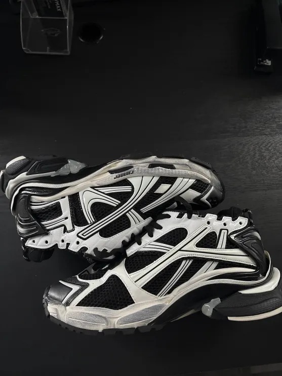 Perfectkicks Balenciaga Runner Sneaker 'White Black' 772774 W3RMU 9010 review Tshncf 02