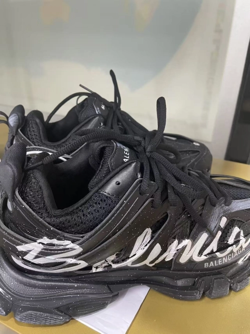  Perfectkicks Balenciaga 3rd Track Sneaker White Graffi 542436 WTRHW 1090 review 