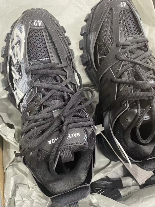  Perfectkicks Balenciaga 3rd Track Sneaker White Graffi 542436 WTRHW 1090 review 