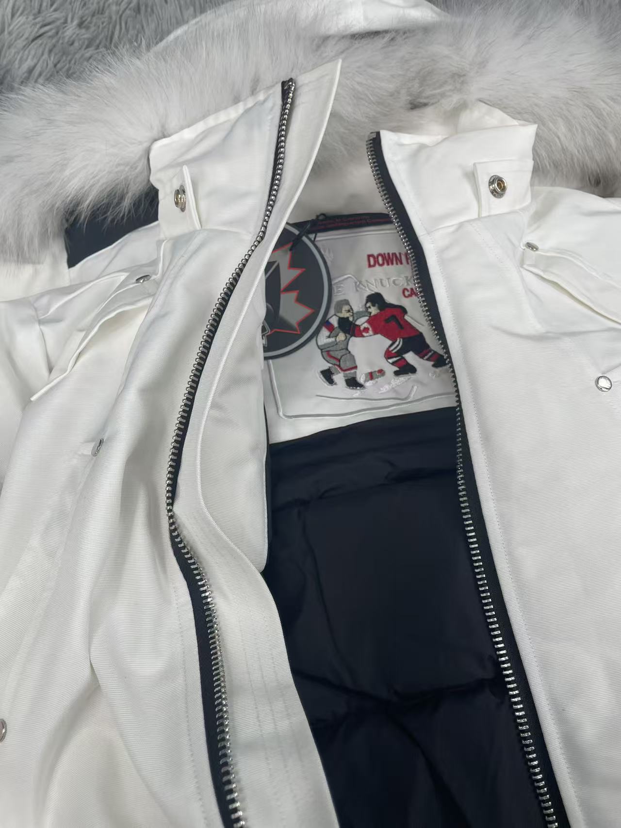 Moose knuckles stirling classic women down jacket with chest pom-poms 03 White/Red/Dark blue review gonna kms 00