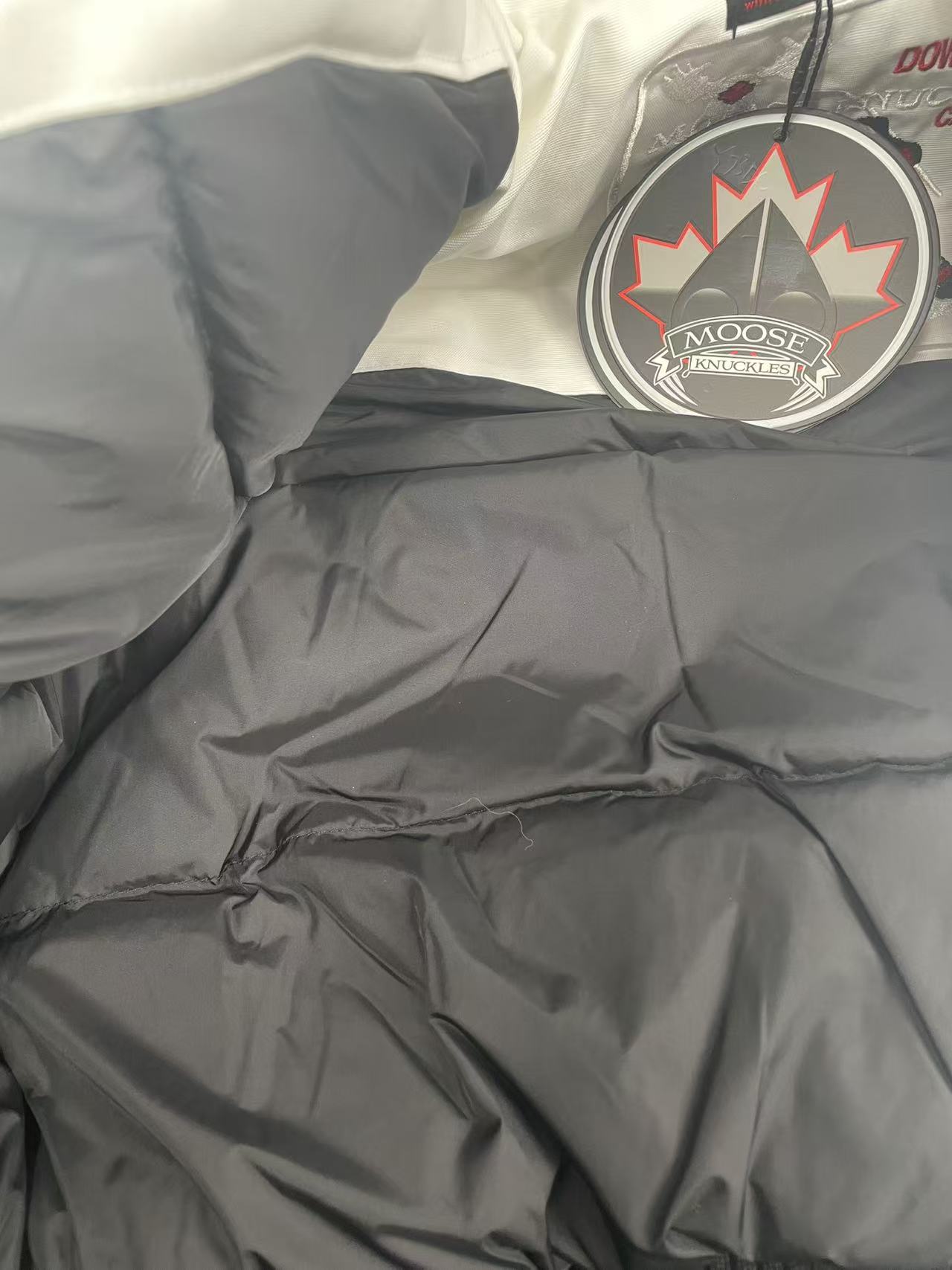 Moose knuckles stirling classic women down jacket with chest pom-poms 03 White/Red/Dark blue review Liefu 01