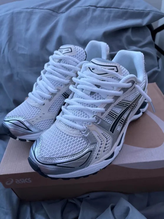  GET  Asics Gel Kayano 14 Silver Cream 1201A019-108 review Aijsdc 01