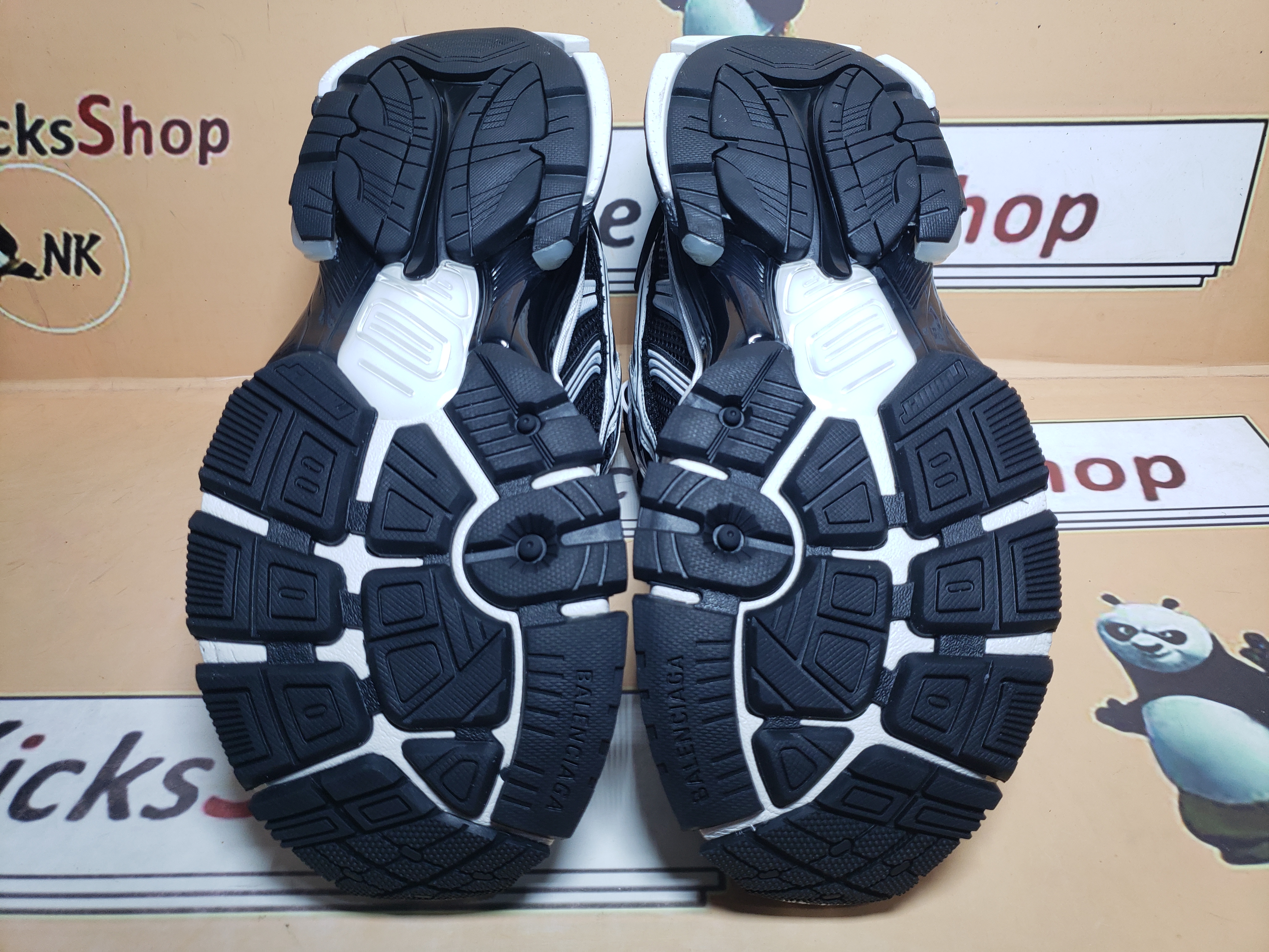 Perfectkicks Balenciaga Runner Sneaker 'White Black' 772774 W3RMU 9010 review Gusdhfa 03