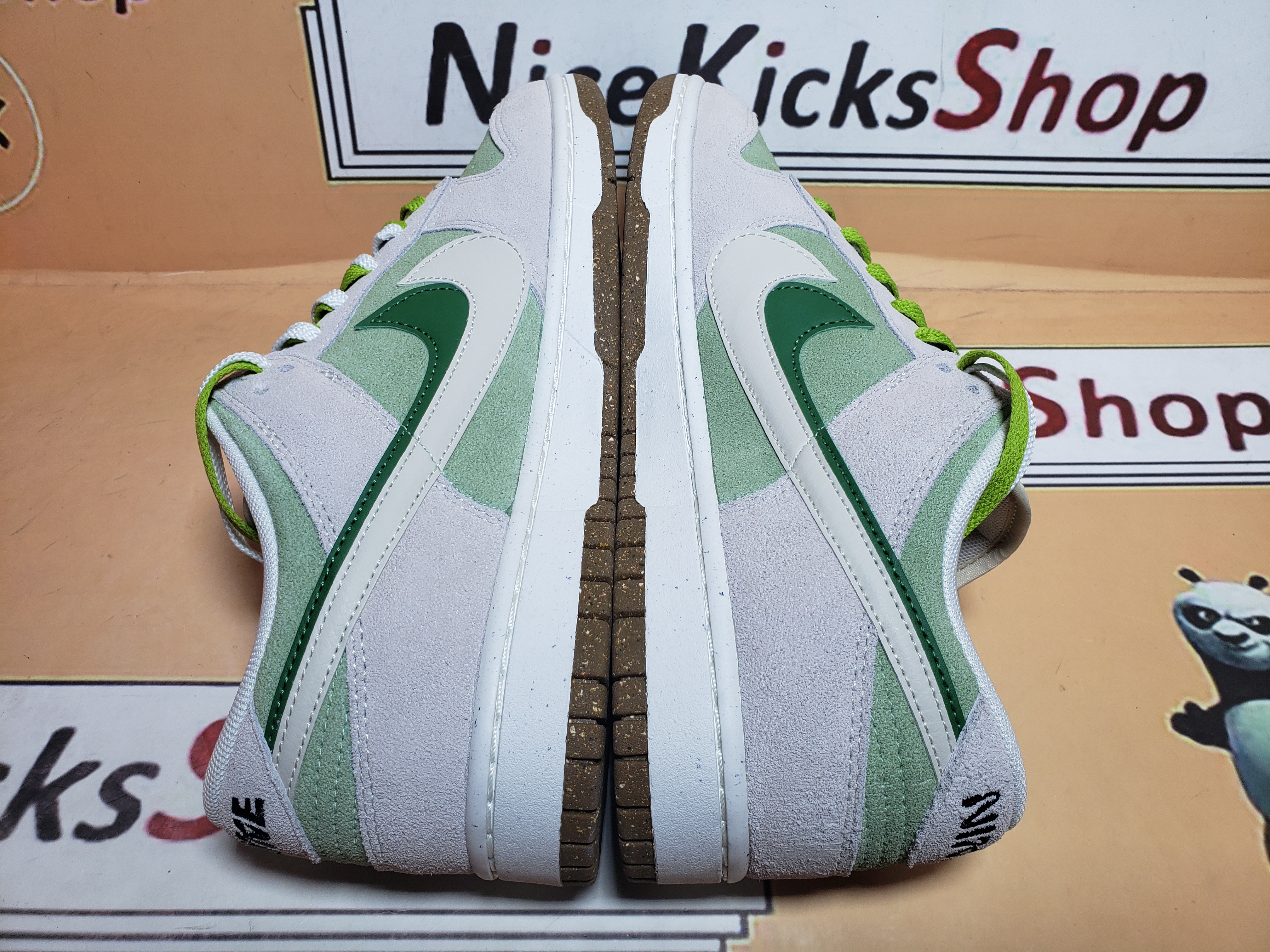  GET Nk SB Dunk Low "85" Gray White Green, DO9457-116 review Kugxdfv 02