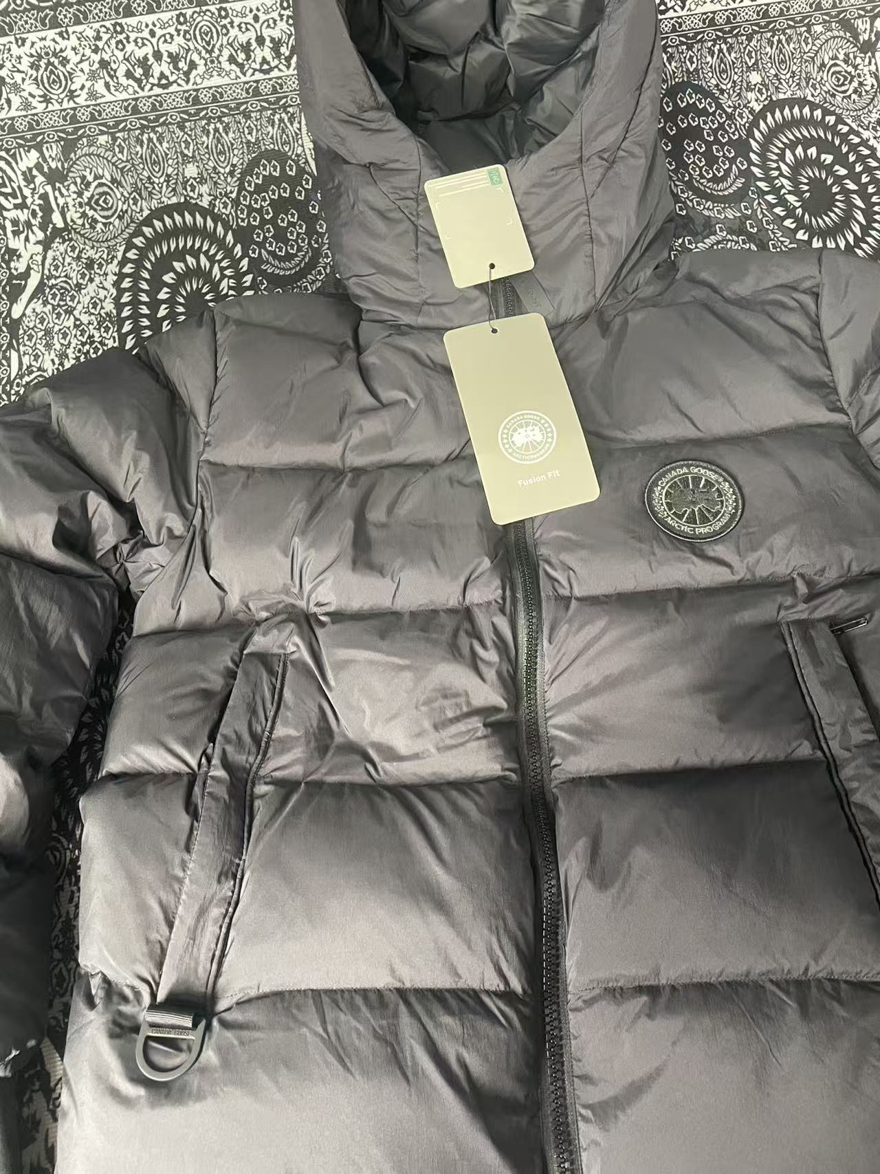 Canada goose Ouyang Nana's same style down jacket Green / Black review Misjfs 01