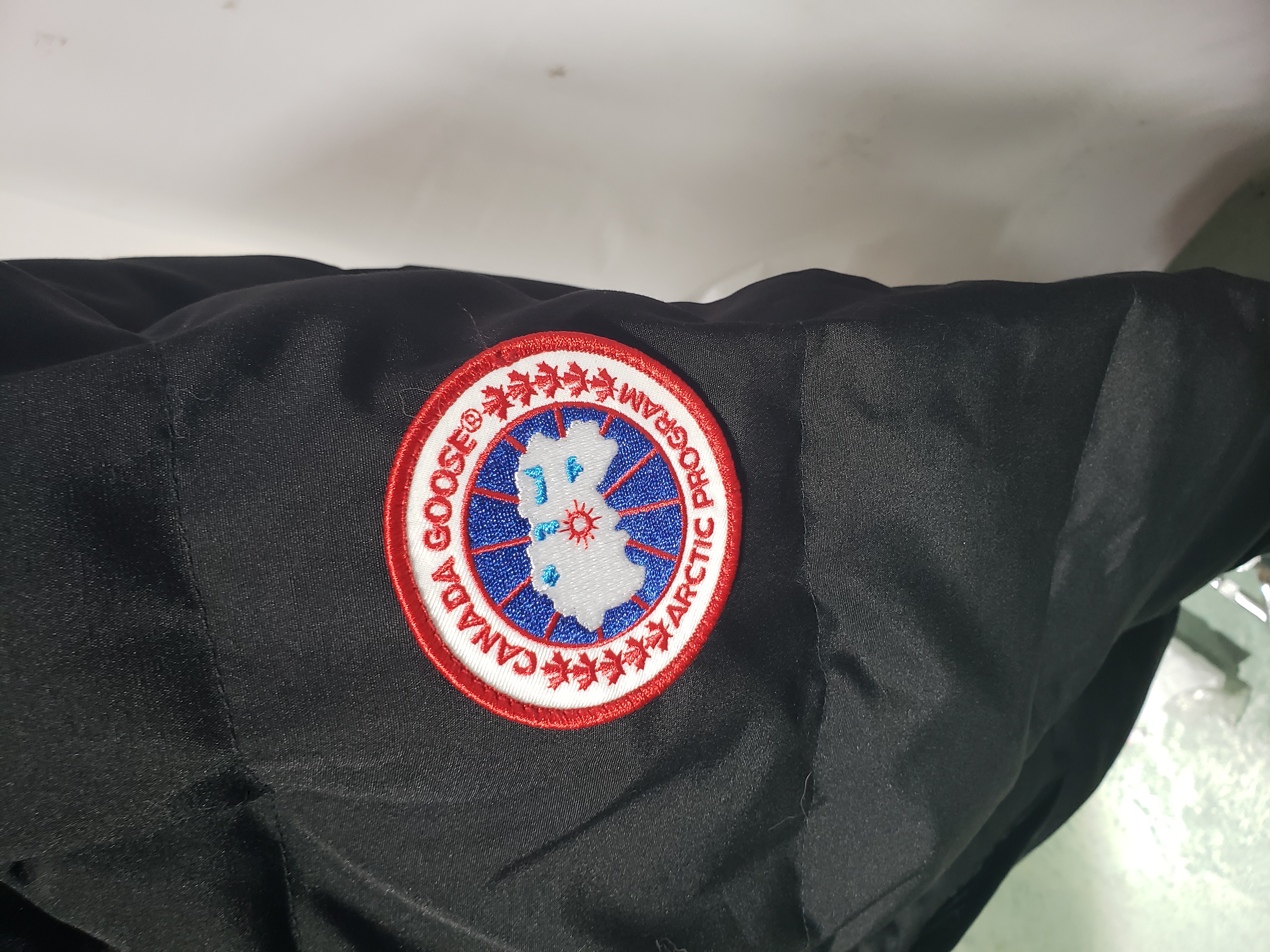 Canada goose S388M Classic Parker Down Jacket 29 White/Black/Gray/Dark blue review Jijfoidjs 02