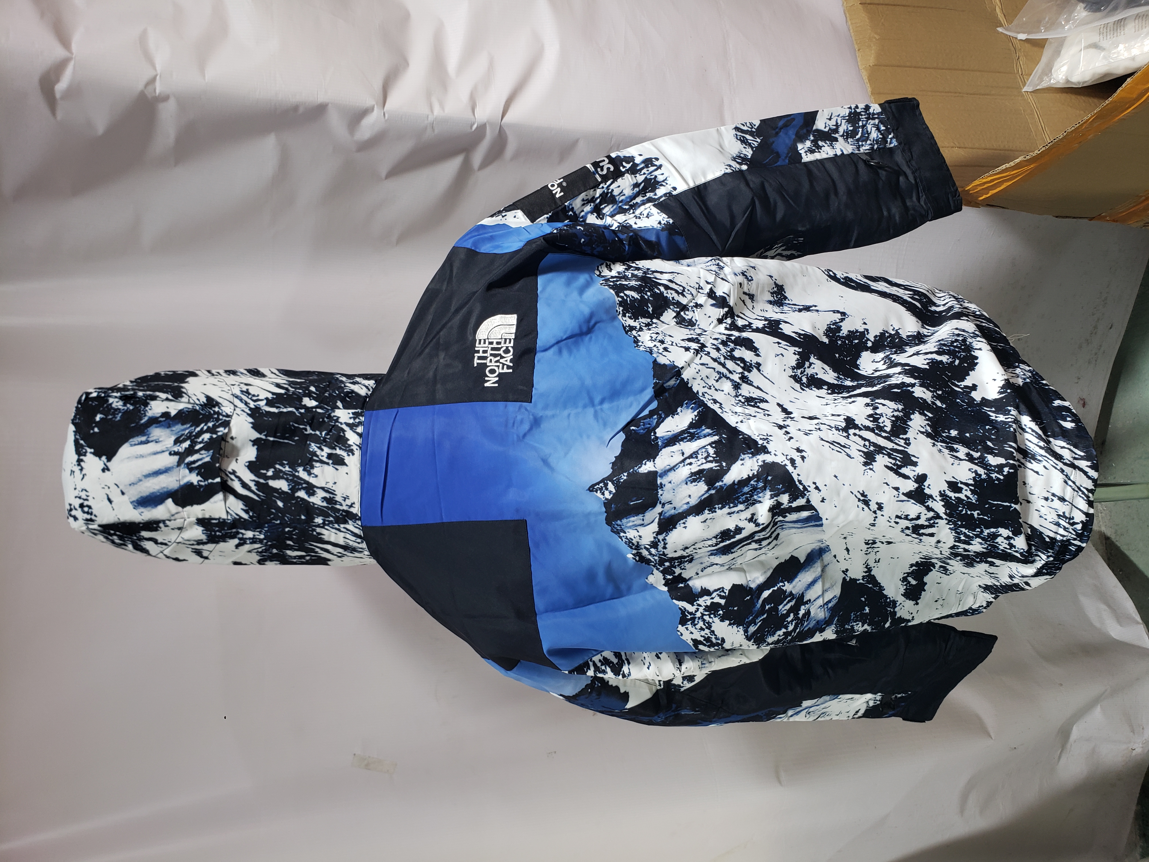  Supreme X The North Face Joint Snow Mountain Windbreaker Jacket review NUJHSdsiuft 03