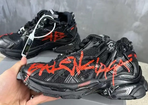  Perfectkicks Balenciaga Runner Black And Red Characters 677402 W3RB1 0102  review Xsbfhi 01