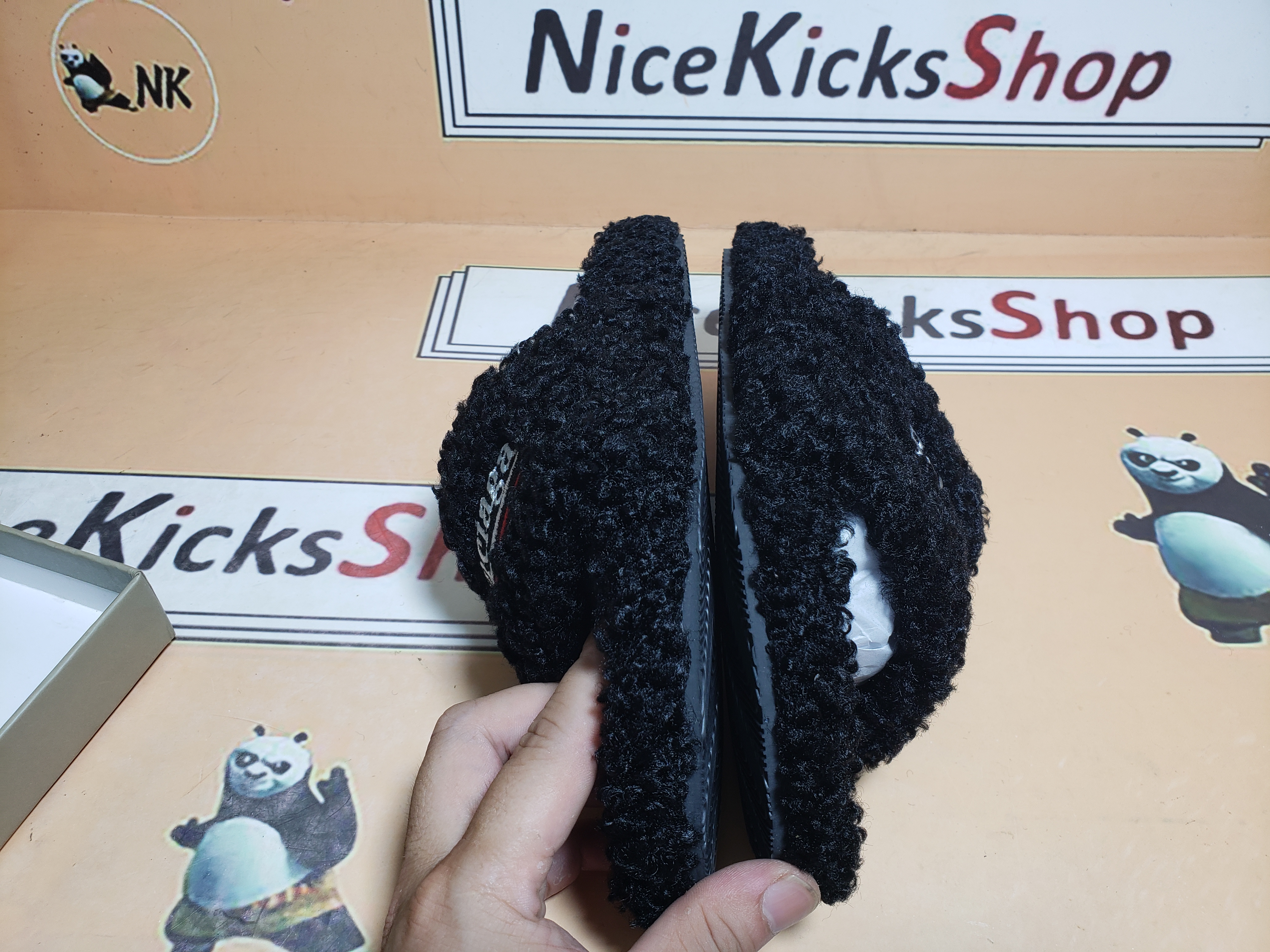 Balenciaga Furry Slide Black White (Women's)  654261W2DO11096 review Gdhdfht 02