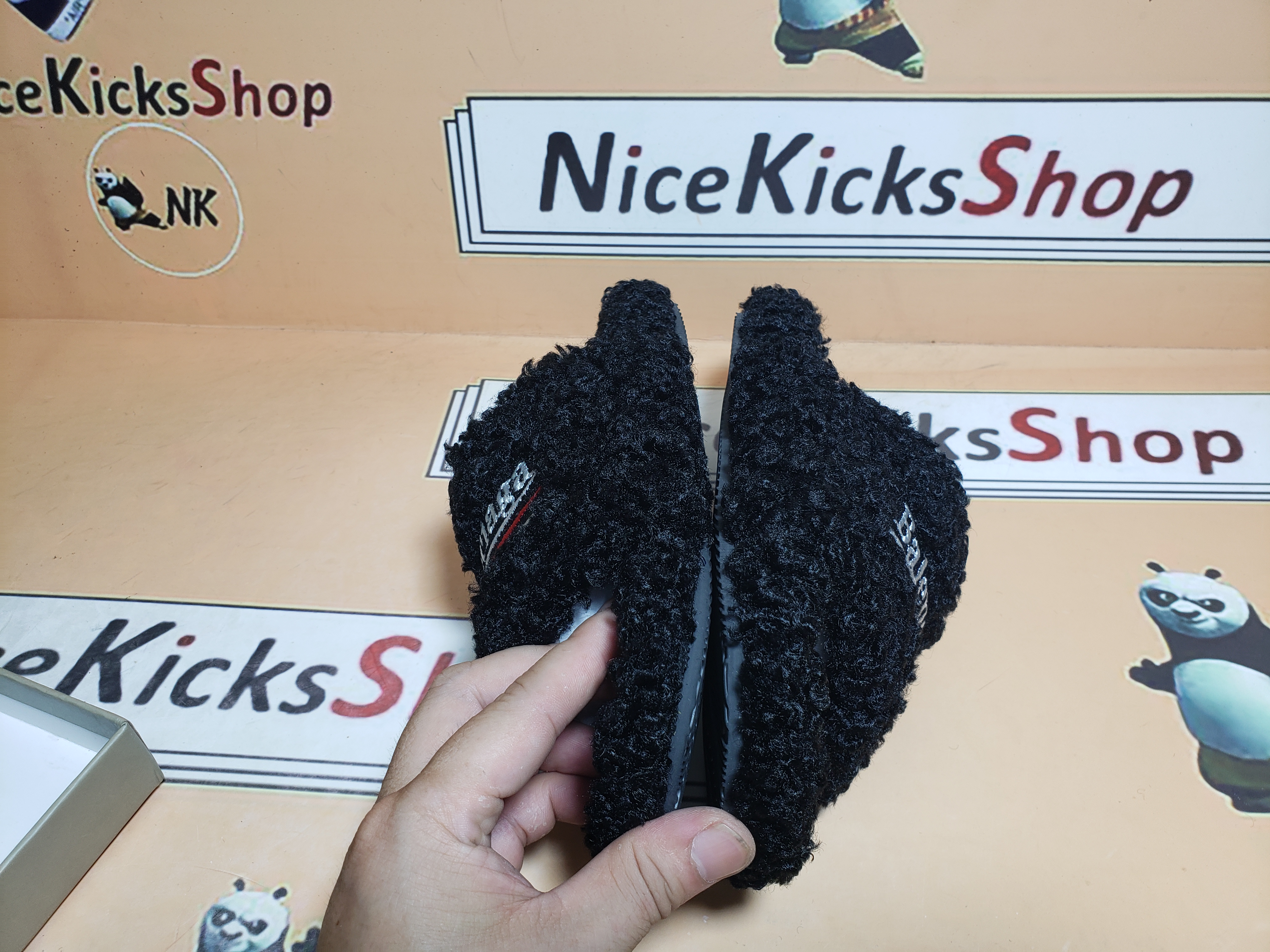 Balenciaga Furry Slide Black White (Women's)  654261W2DO11096 review Gdhdfht 01