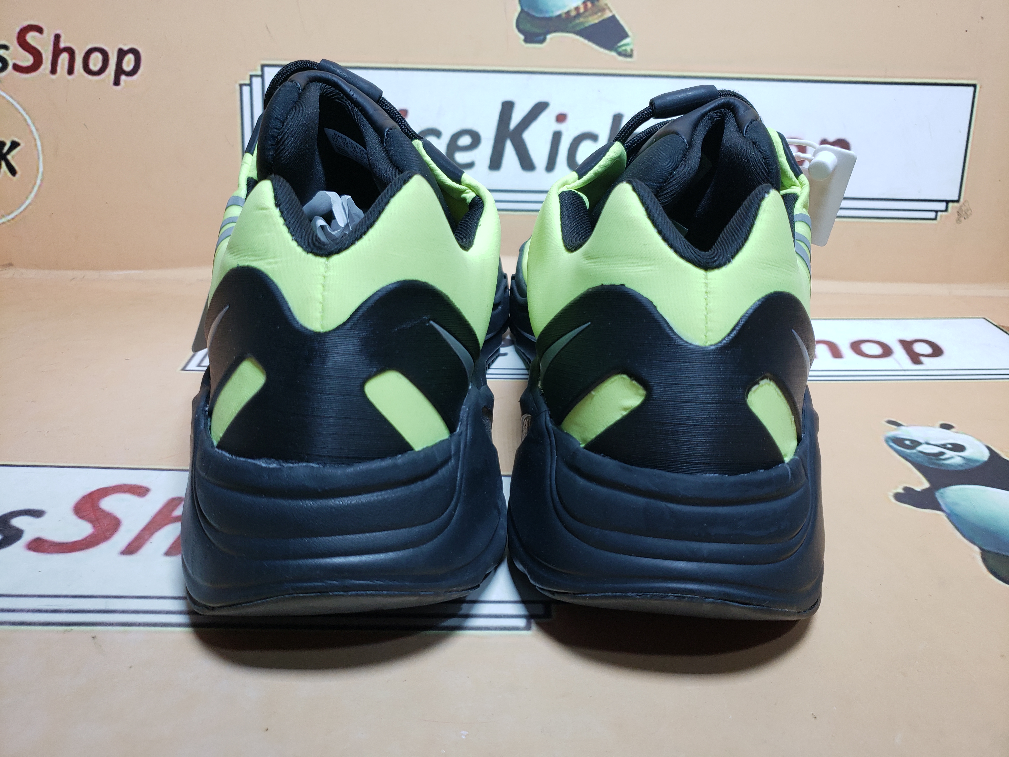  Perfectkicks Yeezy Boost 700 MNVN Phosphor,FY3727 review Cdsfsdg 01