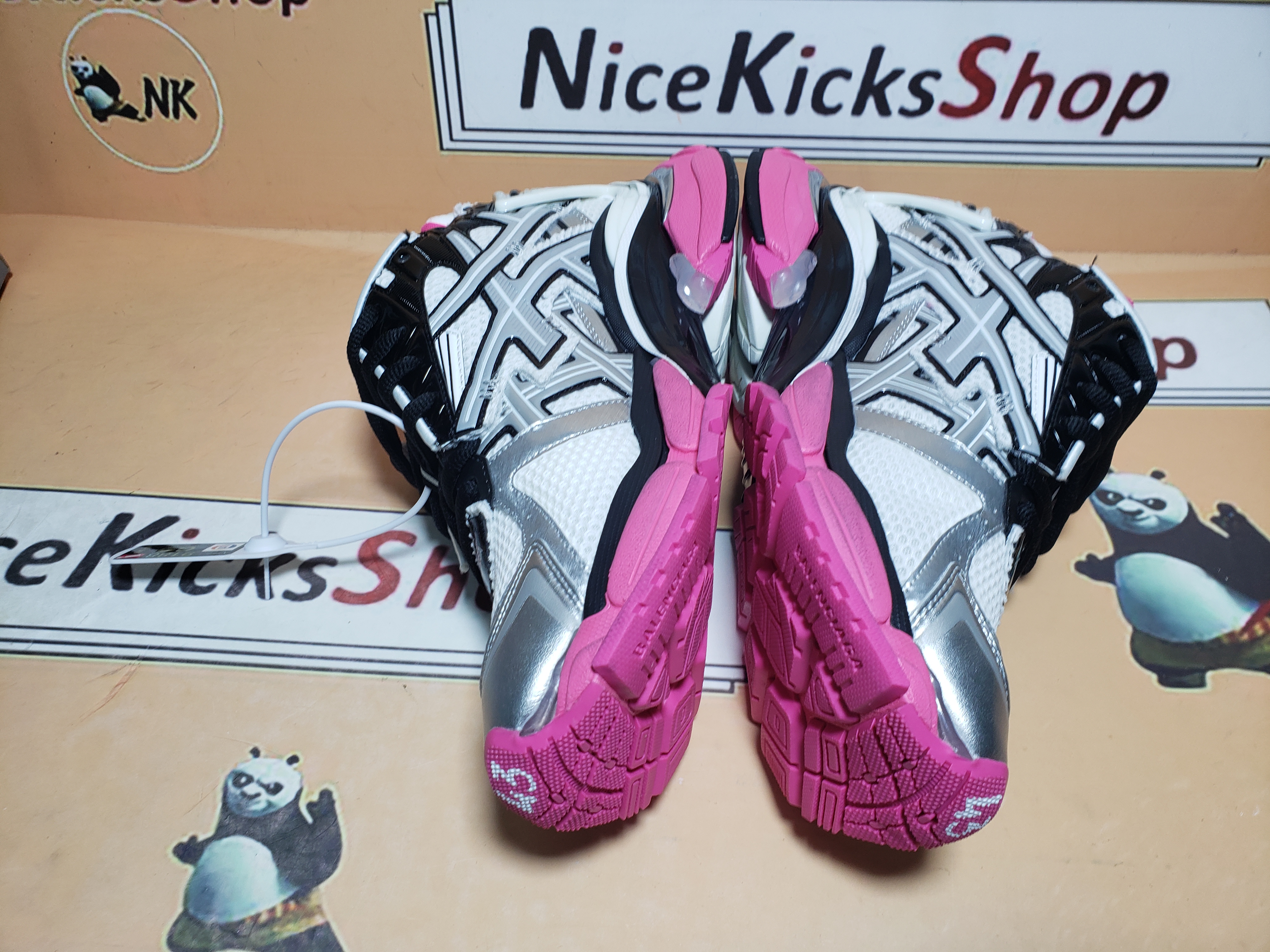  Perfectkicks Balenciaga 7th Runner  Silver Red 677402 W3RB2 9155 review Cdfhgfr 02