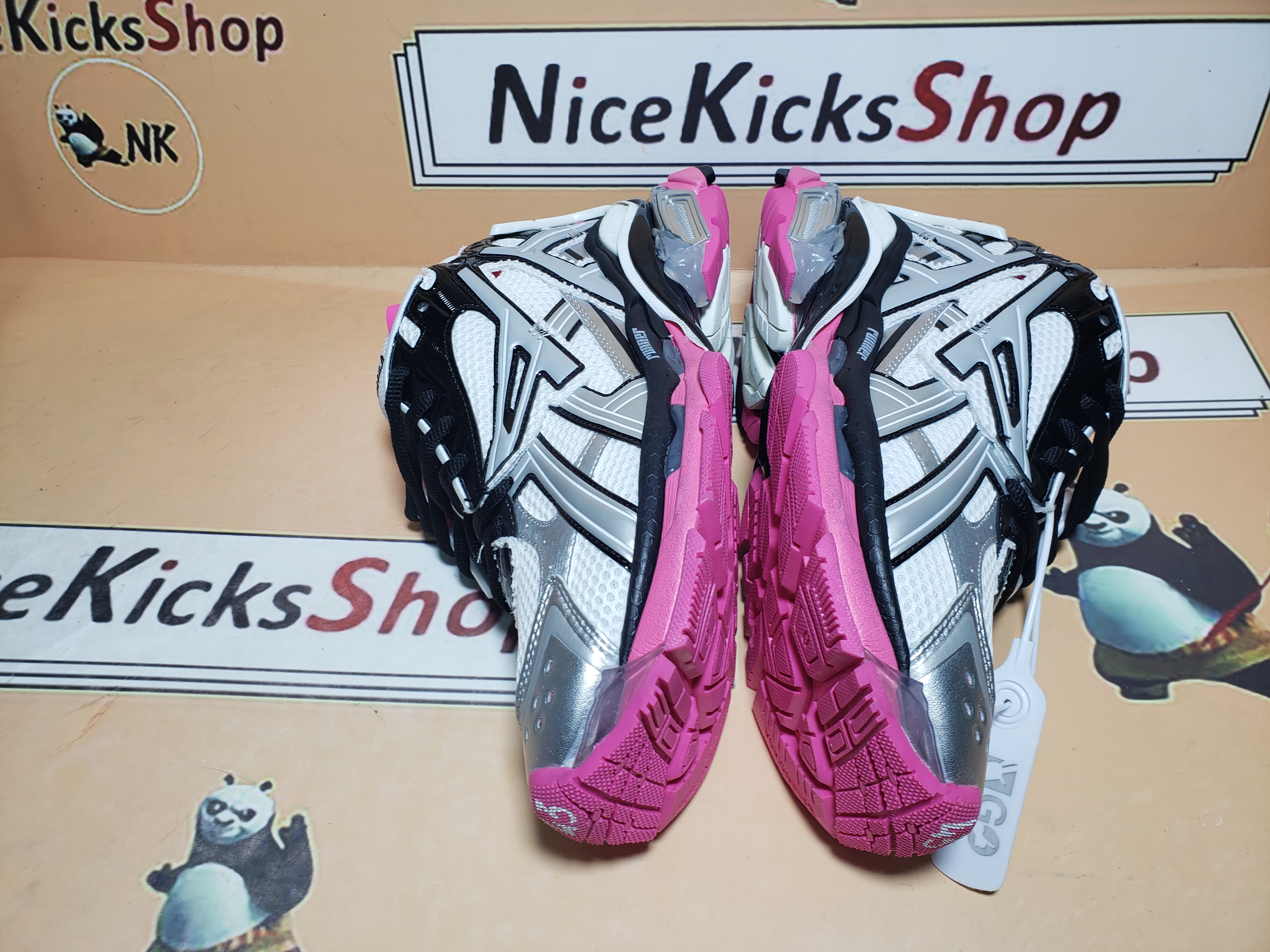  Perfectkicks Balenciaga 7th Runner  Silver Red 677402 W3RB2 9155 review Cdfhgfr 03