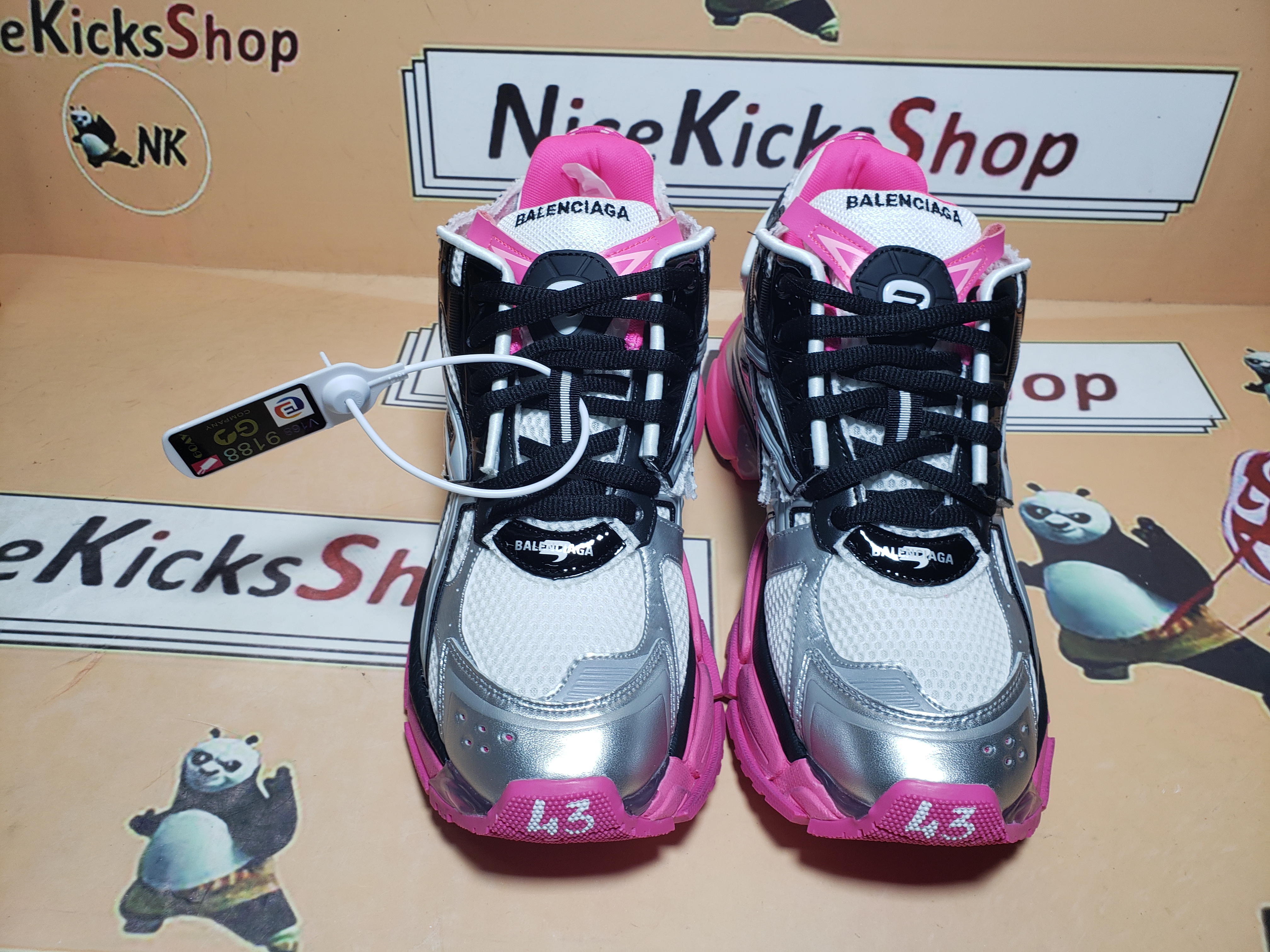  Perfectkicks Balenciaga 7th Runner  Silver Red 677402 W3RB2 9155 review Cdfhgfr 01