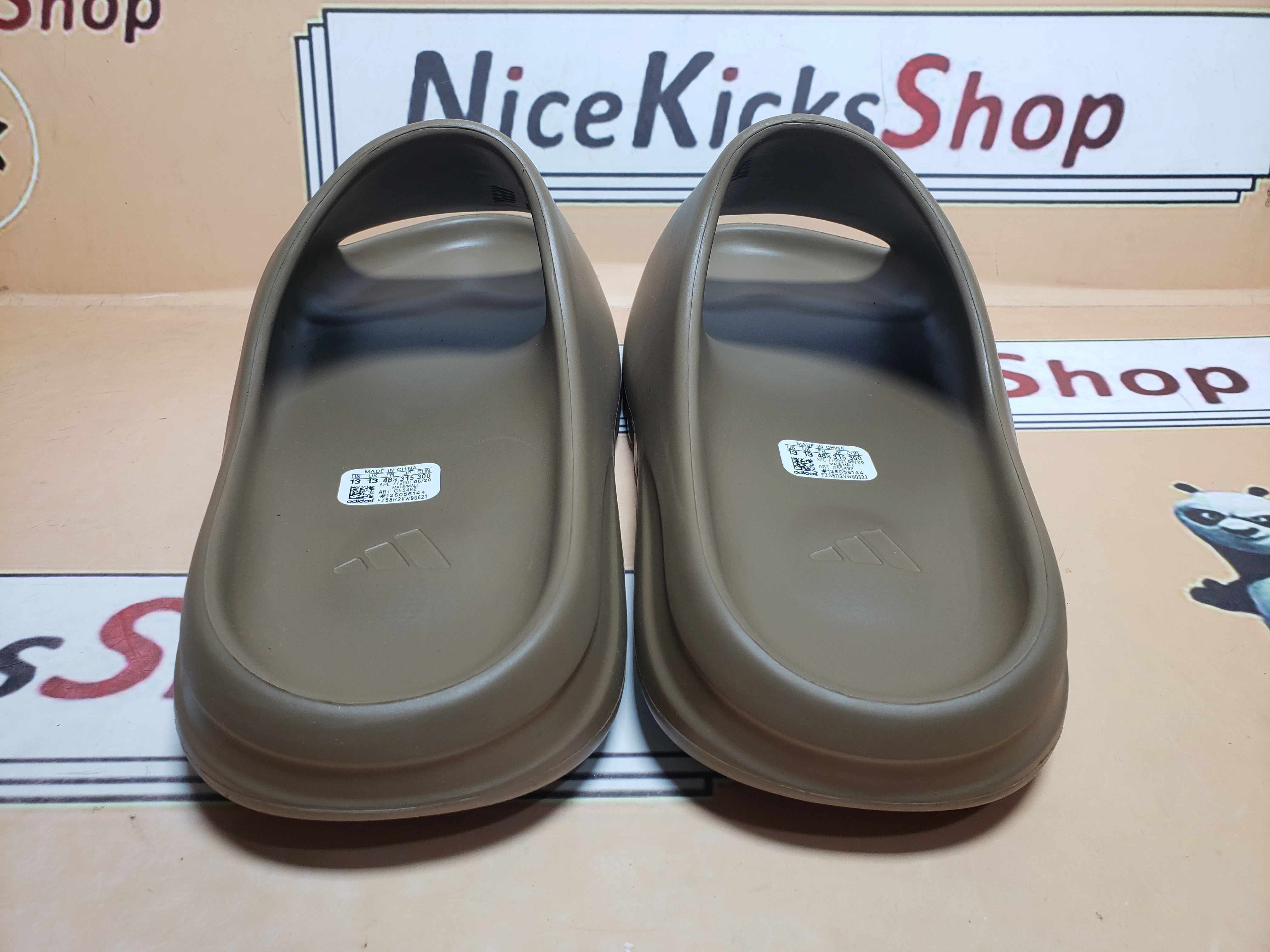  GET Yeezy Slide CORE, G55492 review Gjdhfgut 01