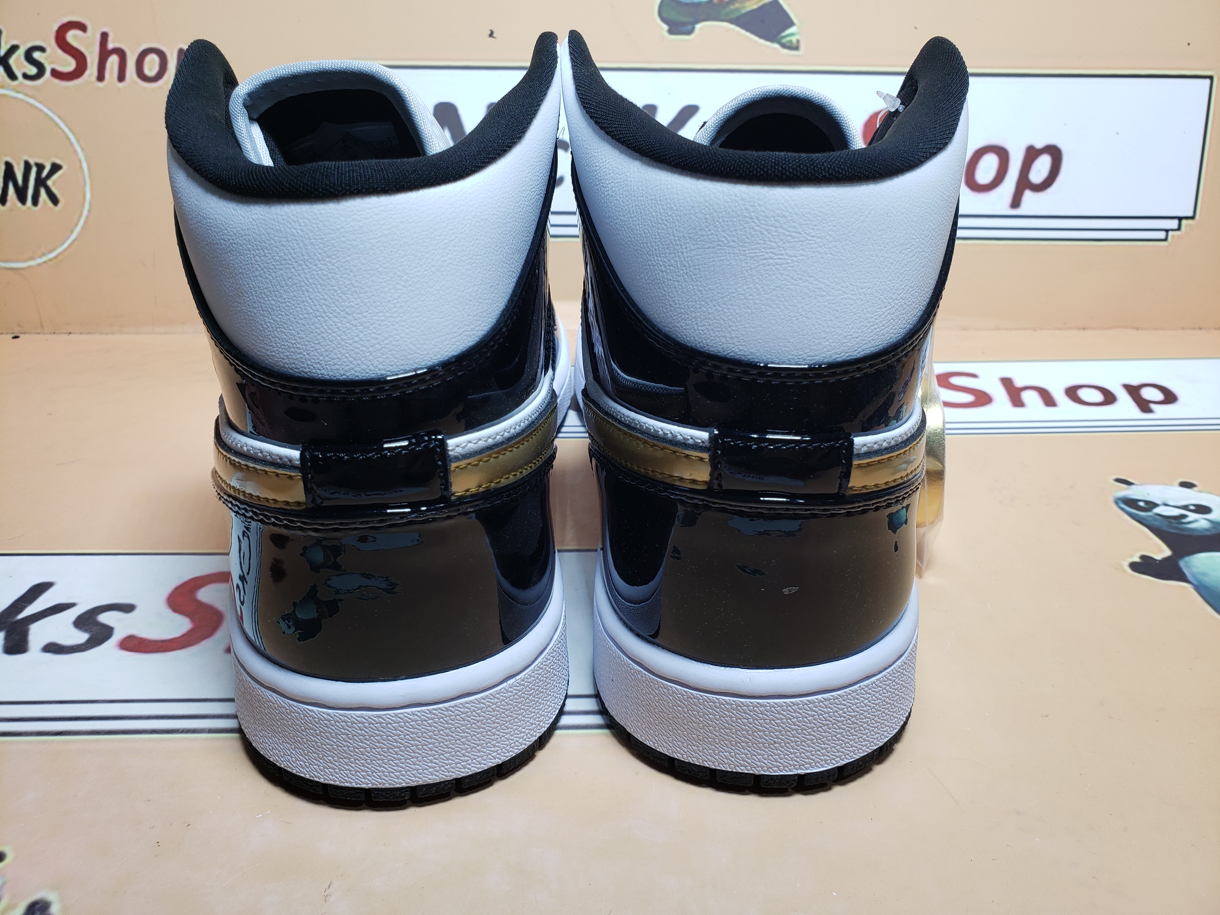  GET Jordan 1 Mid Patent Black White Gold,852542-007 review Dnoidsfr 01