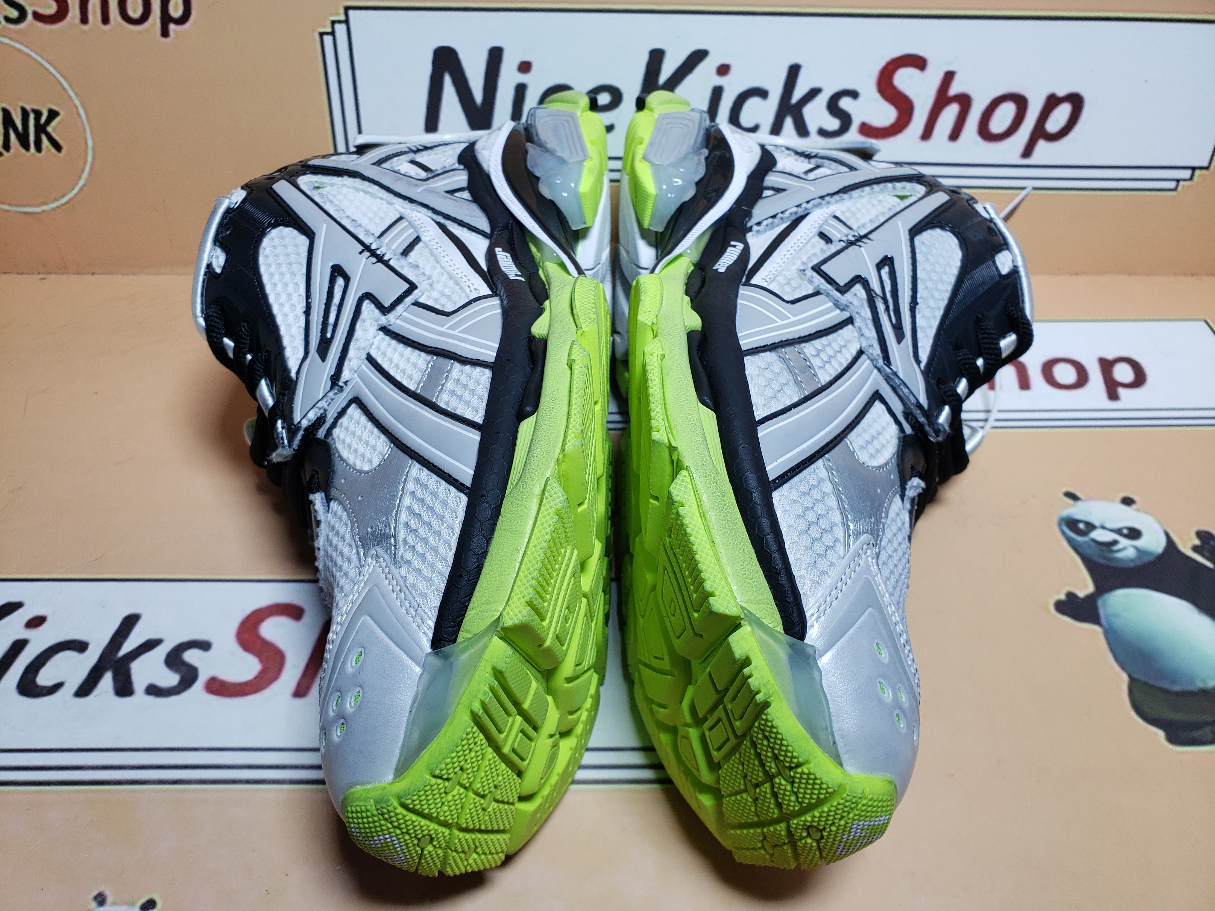  Perfectkicks Balenciaga Runner Black, white, and Yellow 677402 W3RBP 1093  review Skocfvke 03