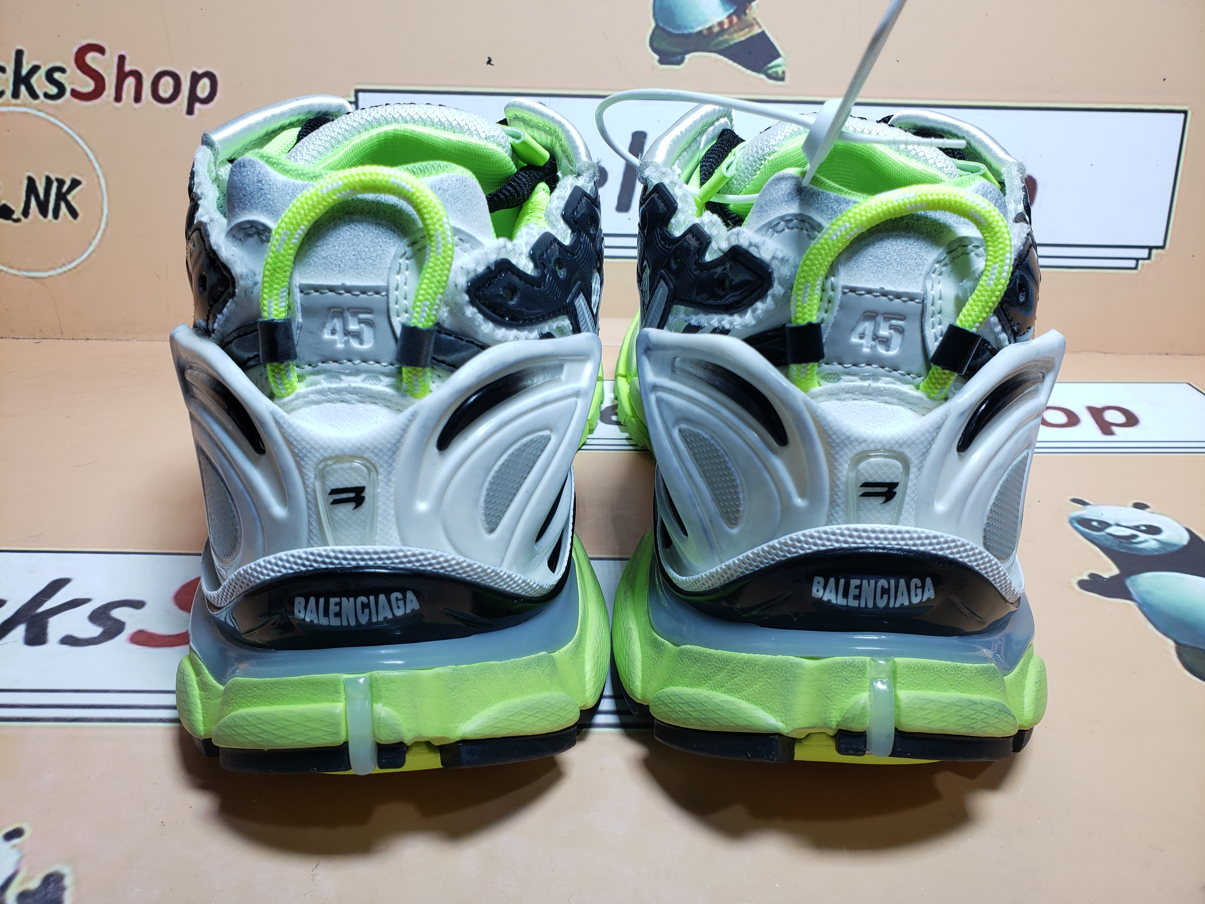  Perfectkicks Balenciaga Runner Black, white, and Yellow 677402 W3RBP 1093  review Skocfvke 01