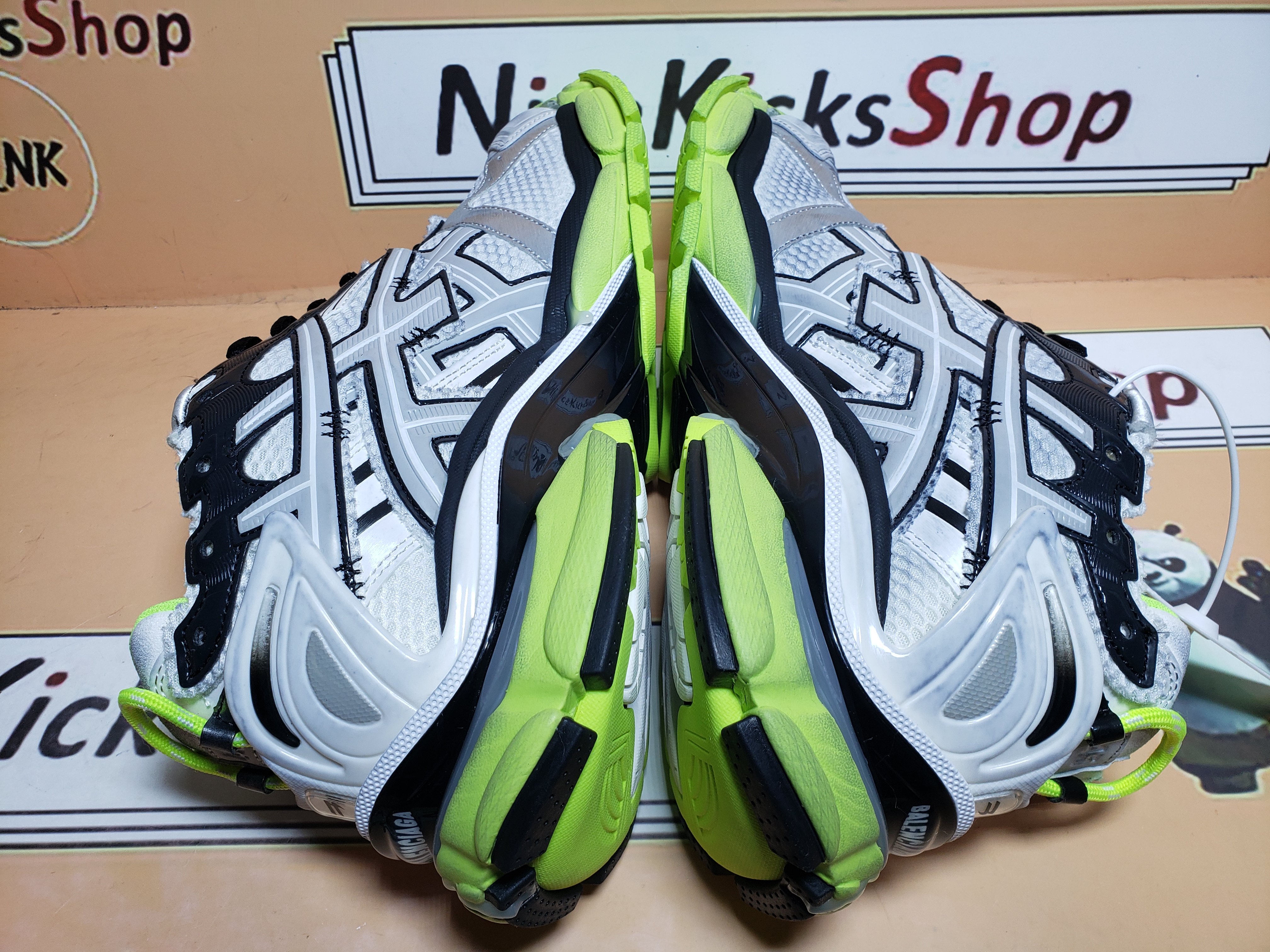  Perfectkicks Balenciaga Runner Black, white, and Yellow 677402 W3RBP 1093  review Skocfvke 02