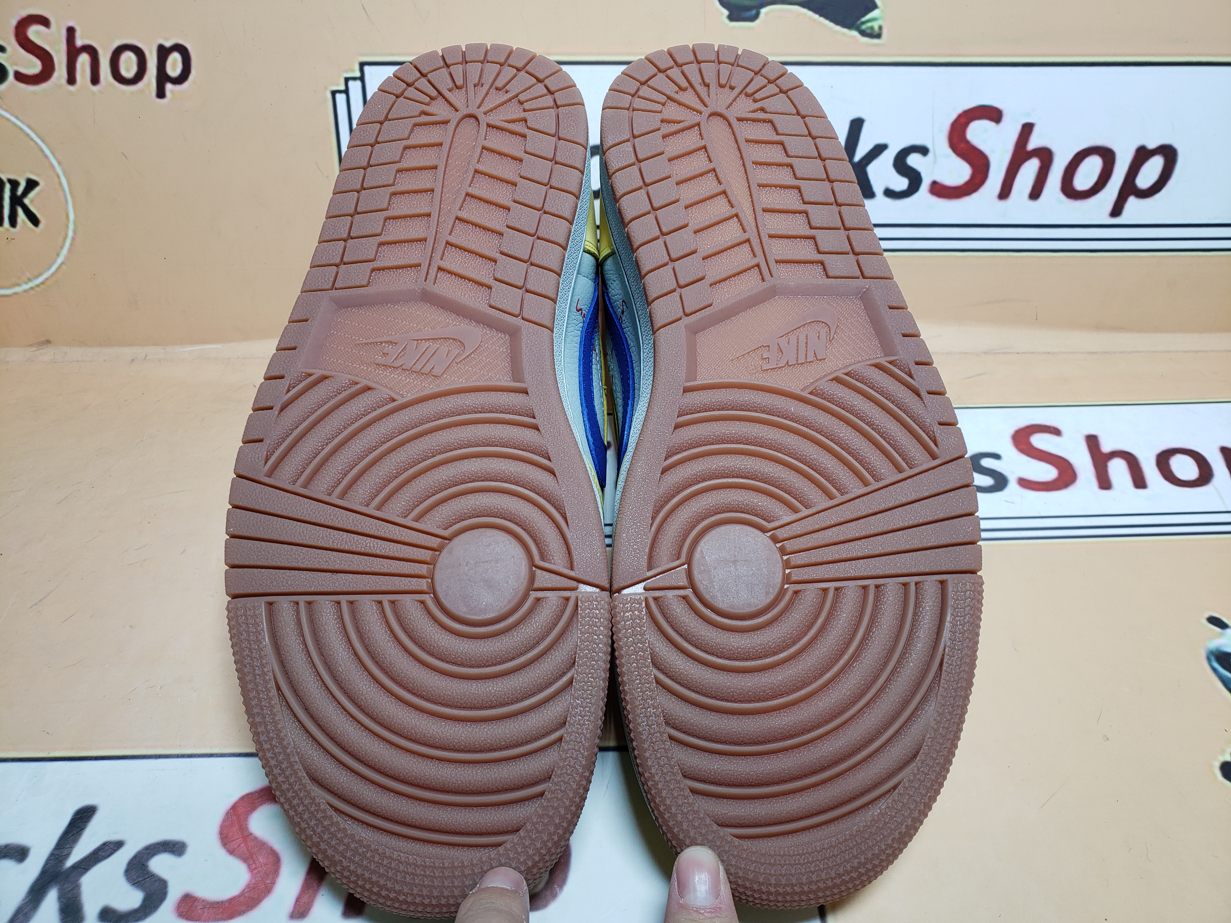  GET Jordan 1 Retro Low OG SP Travis Scott Canary, DZ4137-700 review Odfgd 04