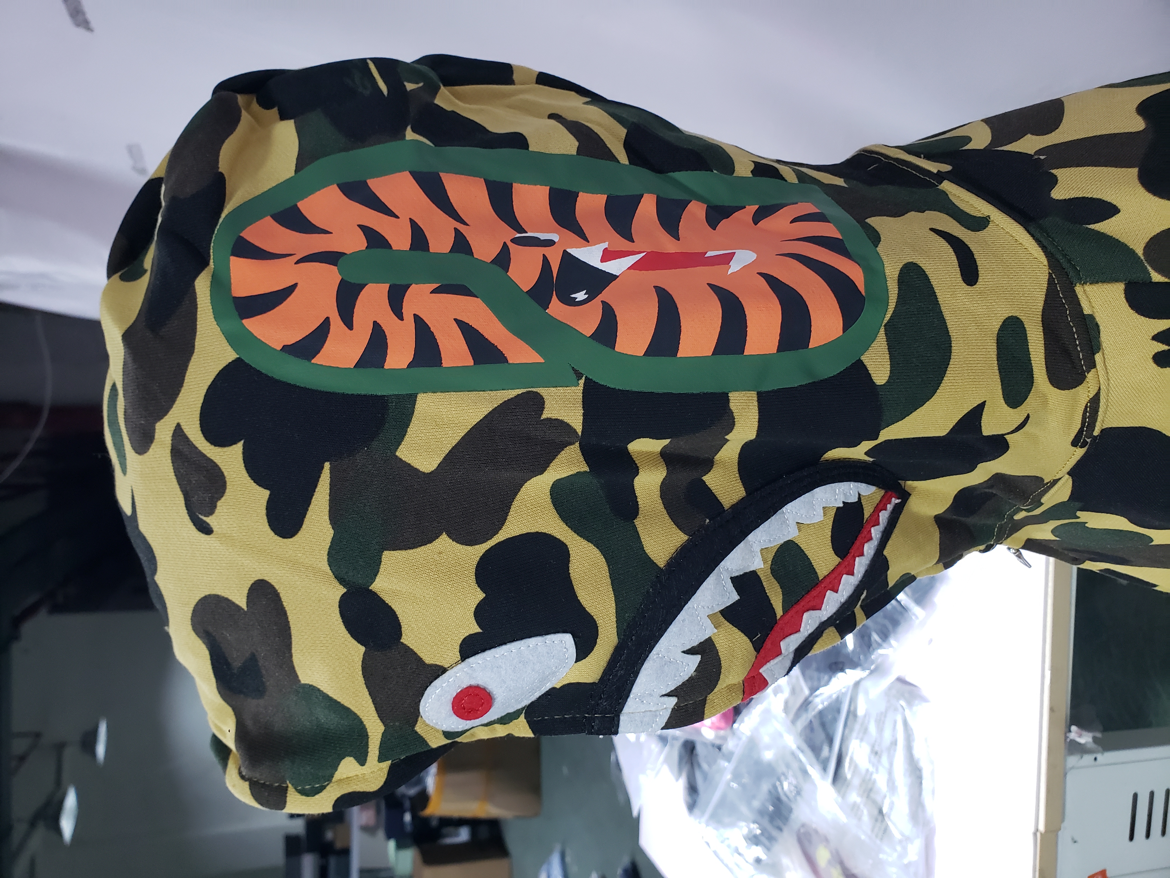  BAPE co-branded hell kitty camouflage zipper hoodie yellow review Sxdfga 02