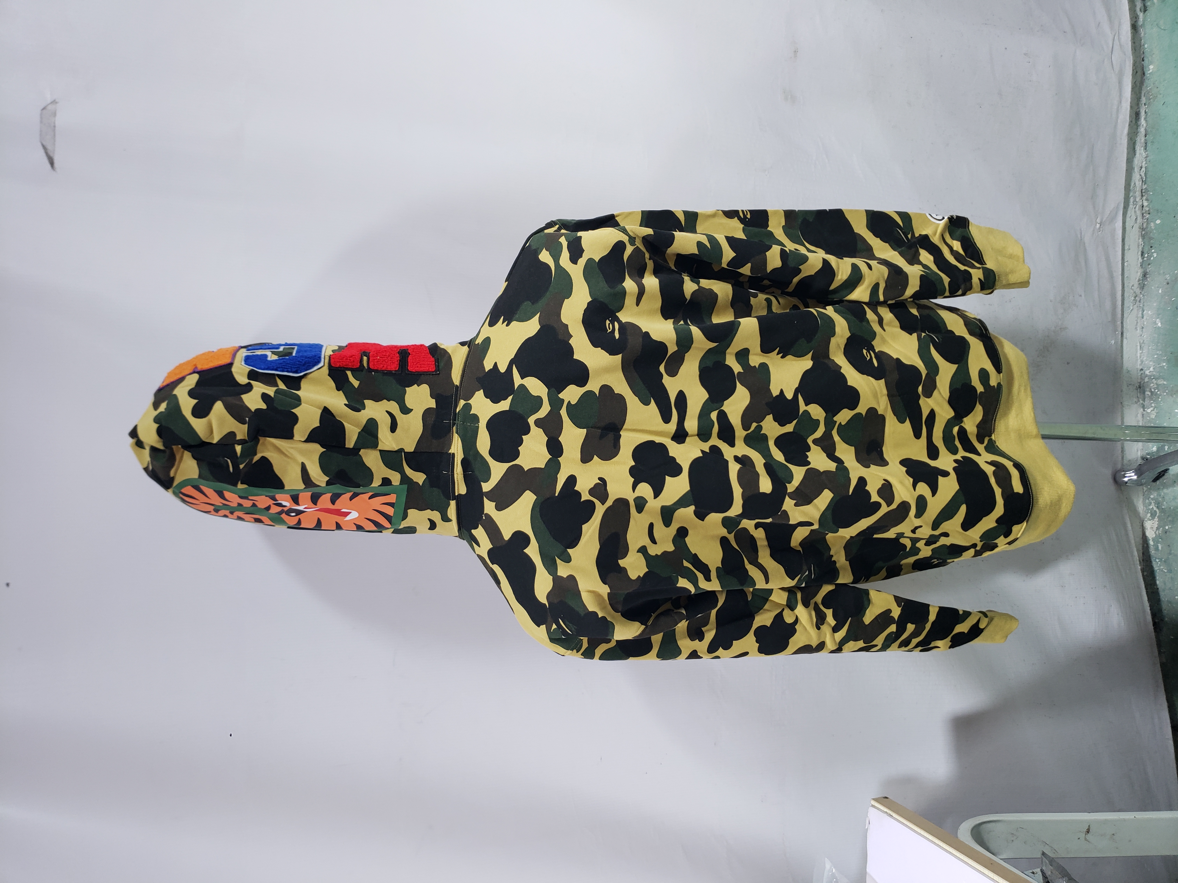  BAPE co-branded hell kitty camouflage zipper hoodie yellow review Sxdfga 03