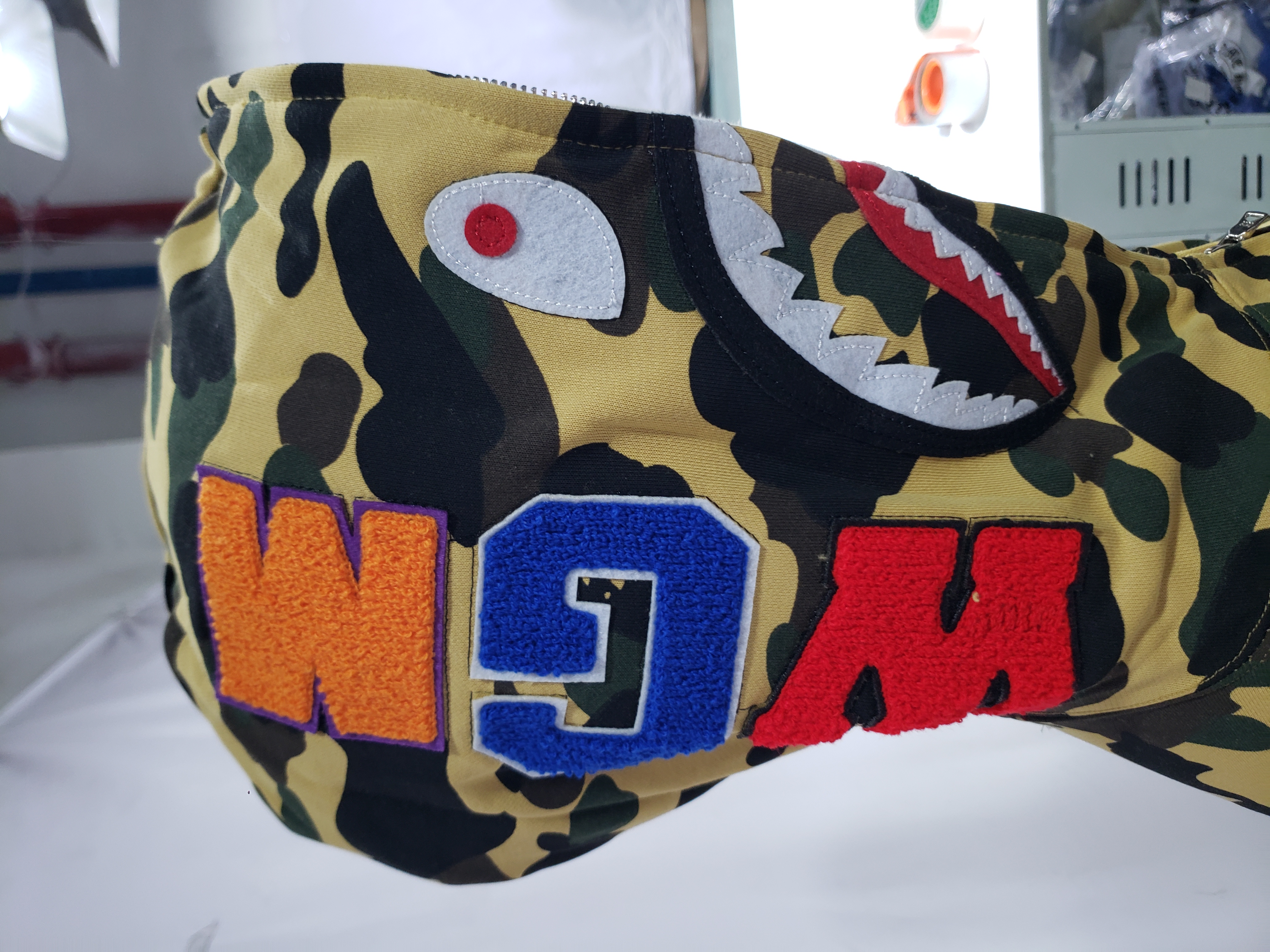  BAPE co-branded hell kitty camouflage zipper hoodie yellow review Sxdfga 01