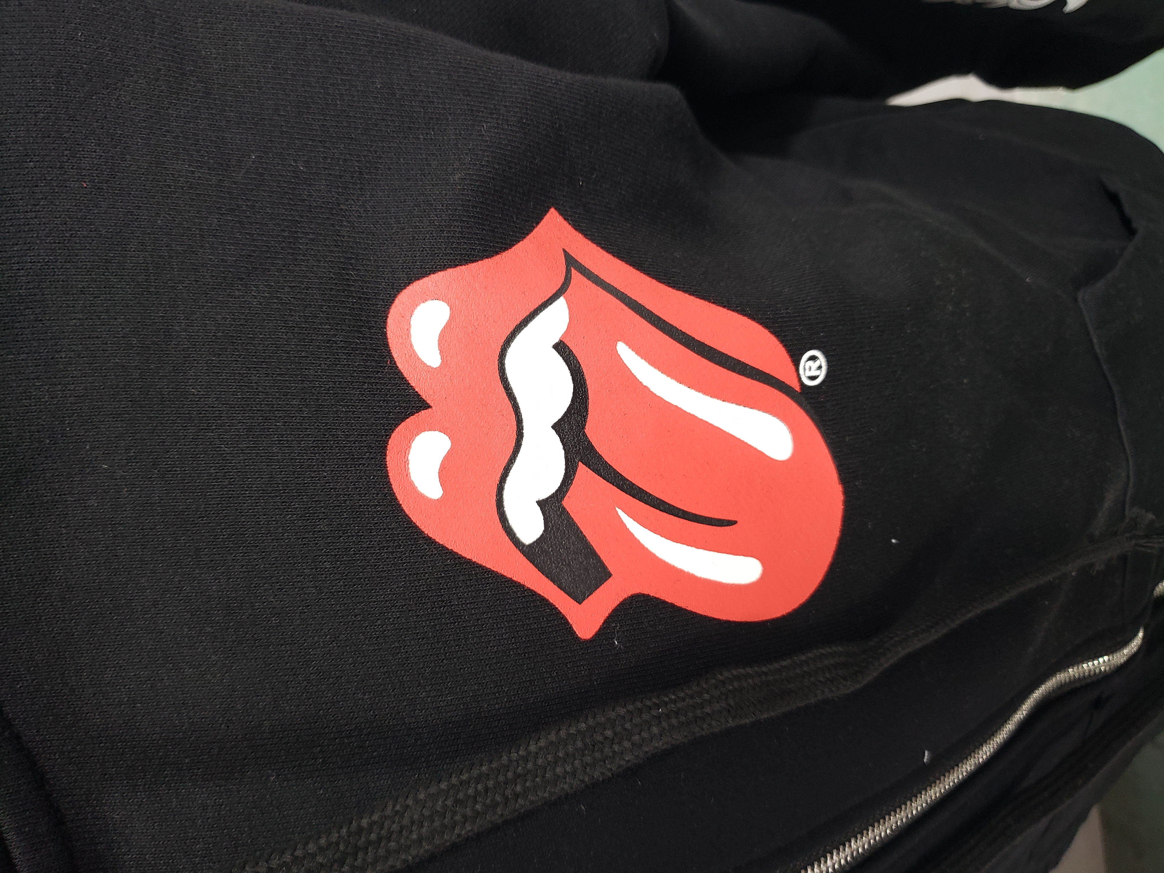Chrome Hearts × The Rolling Stones Red Tongue Cross Zip Up Hoodie Black review Dfgbfo 01