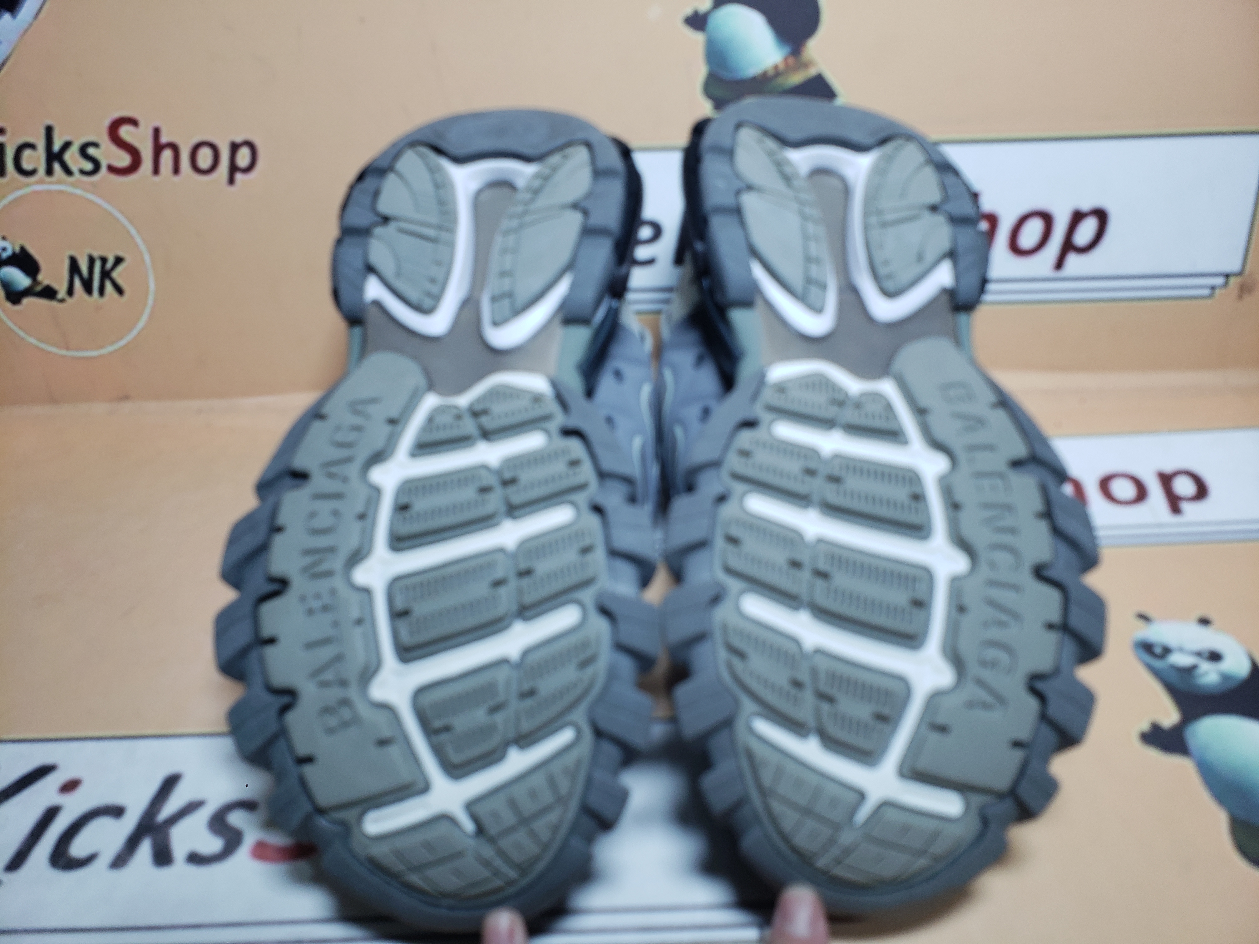  Balenciaga 3rd Track Sneaker Grey White Black review Kniohe 04