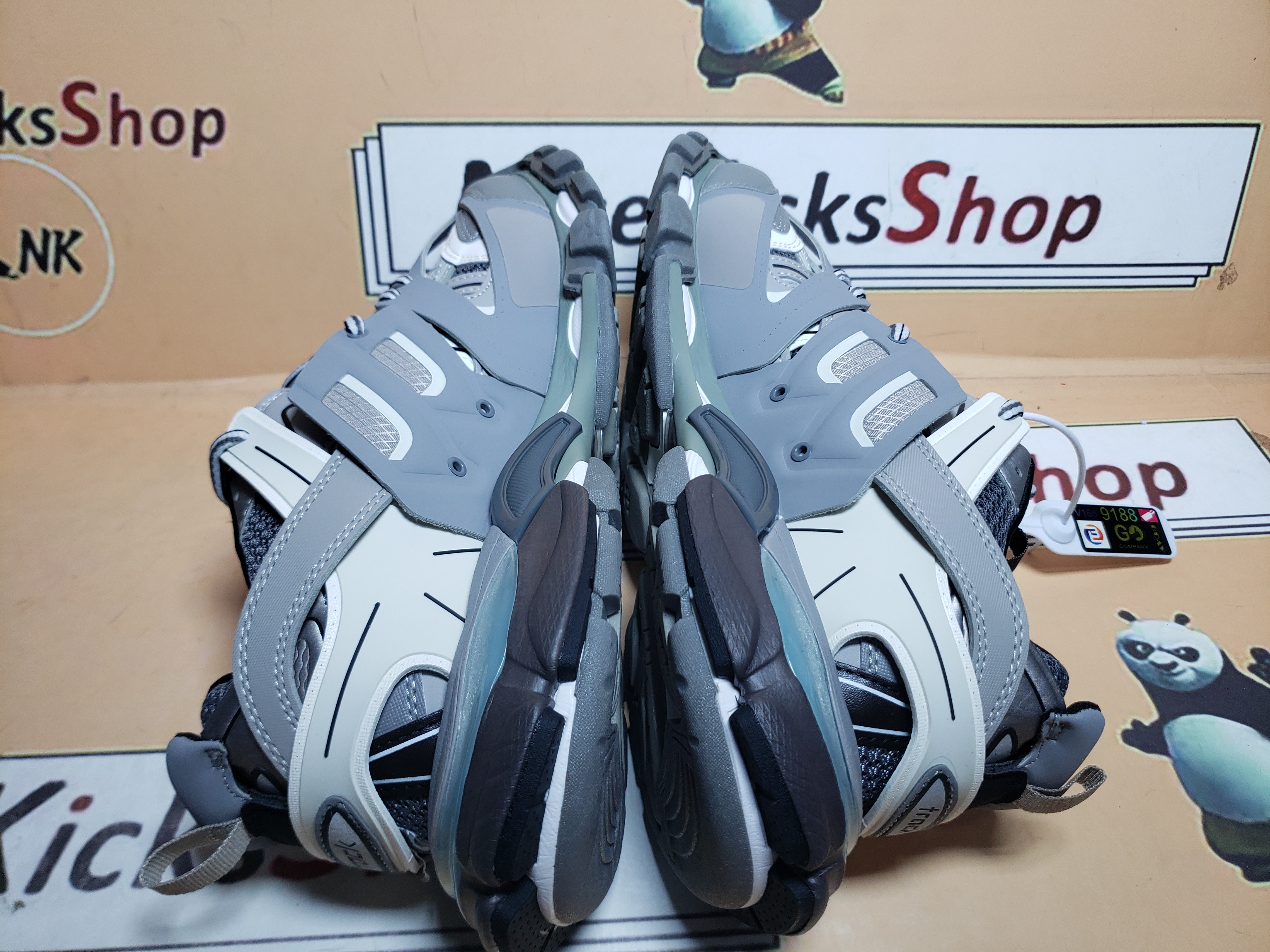  Balenciaga 3rd Track Sneaker Grey White Black review Kniohe 02