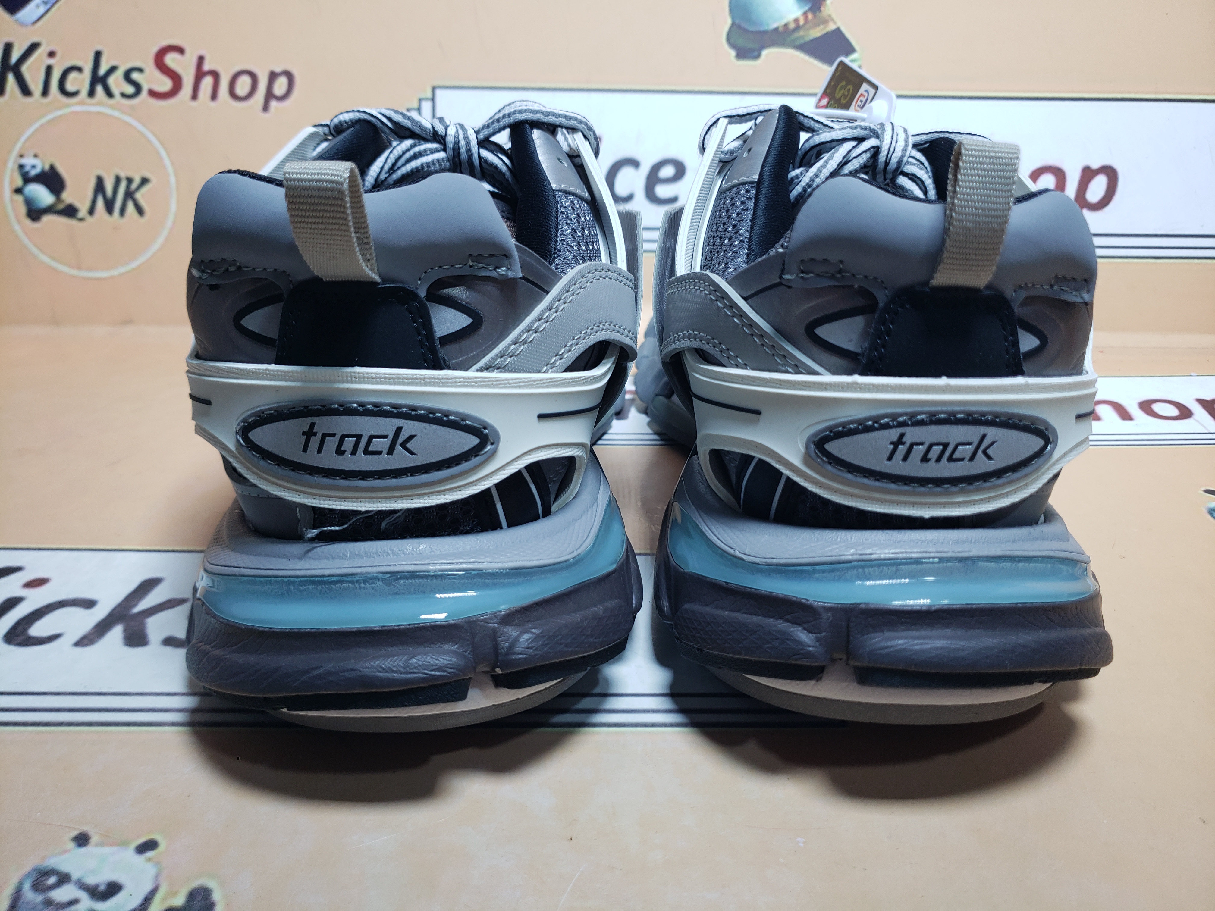  Balenciaga 3rd Track Sneaker Grey White Black review Kniohe 01