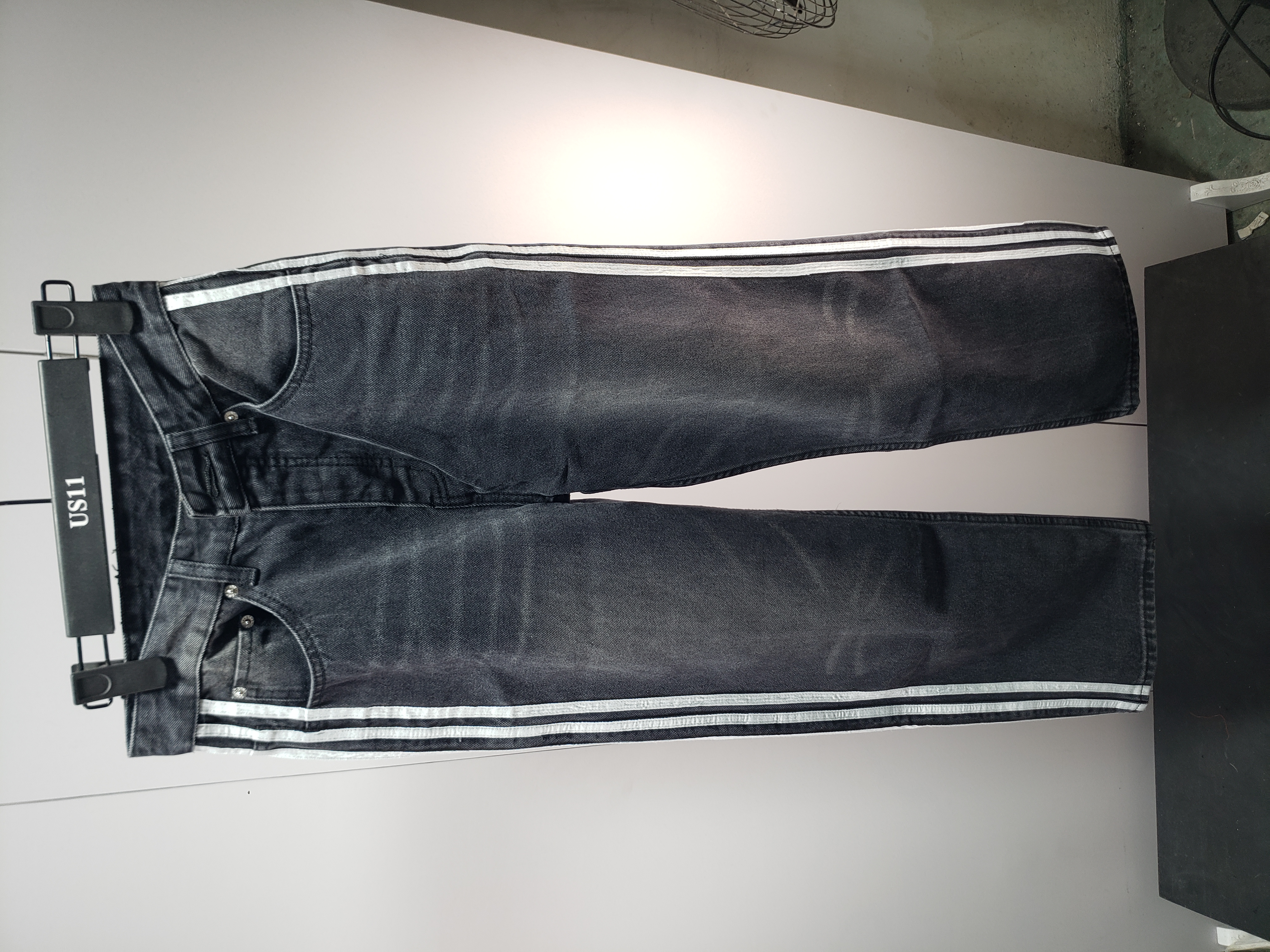  Balenciaga/Adidas joint three-bar ribbon washed Jeans 1 review Rtryt 01