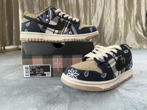 SB Dunk Low Travis Scott
