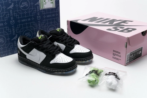 SB Dunk Low Staple Panda Pigeon