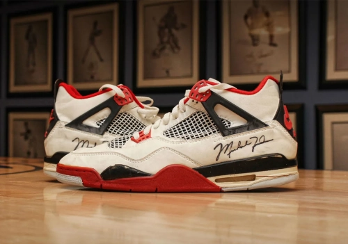 Why Jordan 4 Black Cat Replicas Are Flying Off The Shelves?