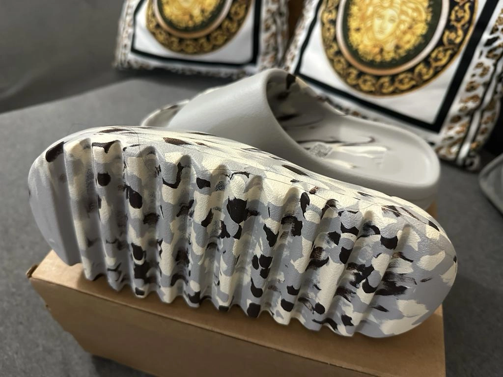 Where To Buy Yeezy Slide Enflame Oil Painting White Grey？——NiceKicksShop