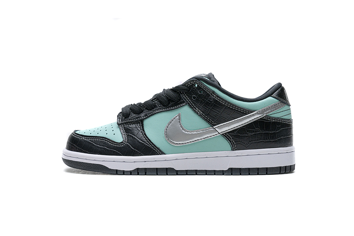 Nike Dunk SB Low Diamond Supply Co. 