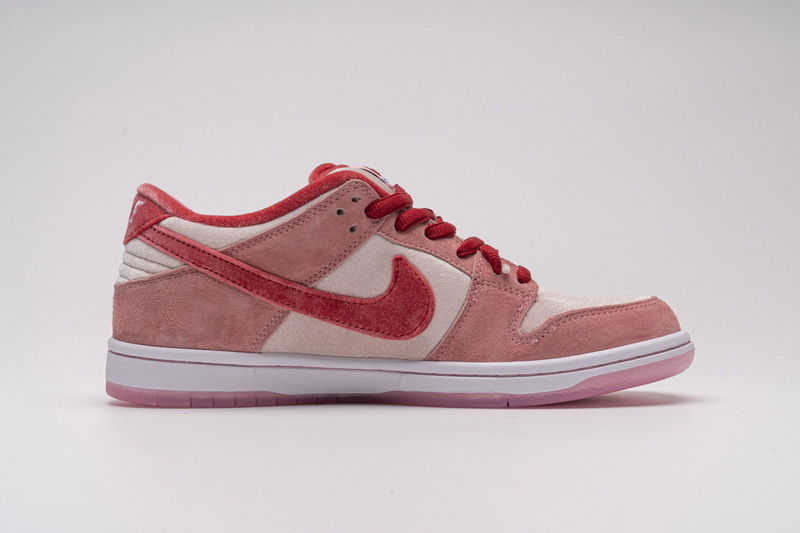 Nike SB Dunk Low StrangeLove Skateboards (Special Box)
