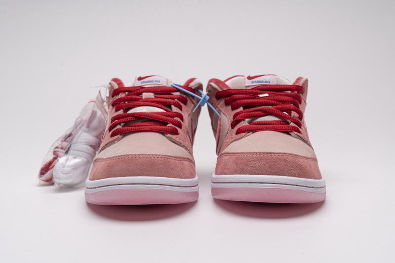 Nike SB Dunk Low StrangeLove Skateboards (Special Box)
